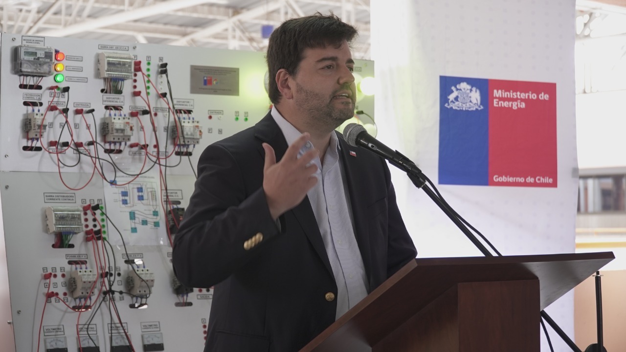 Gobierno inaugura laboratorios fotovoltaicos en San Bernardo