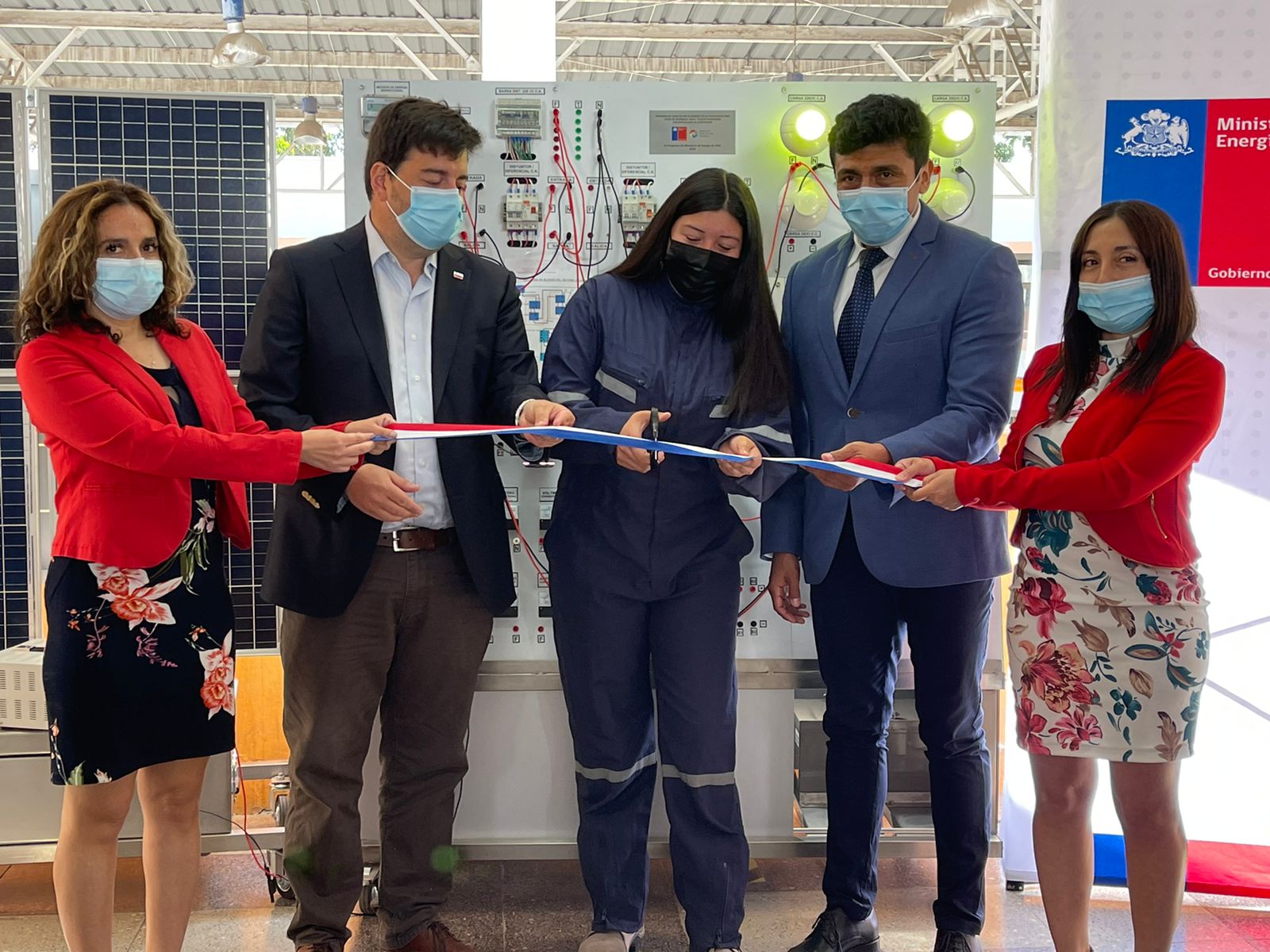 Gobierno inaugura laboratorios fotovoltaicos en San Bernardo