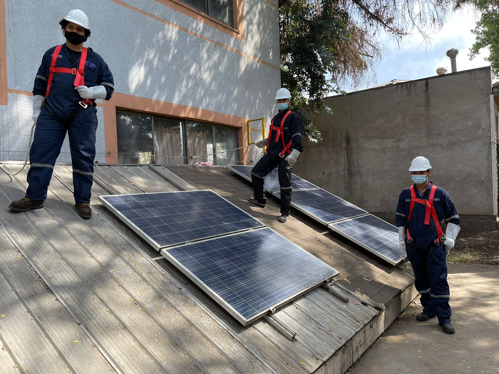 Gobierno inaugura laboratorios fotovoltaicos en San Bernardo