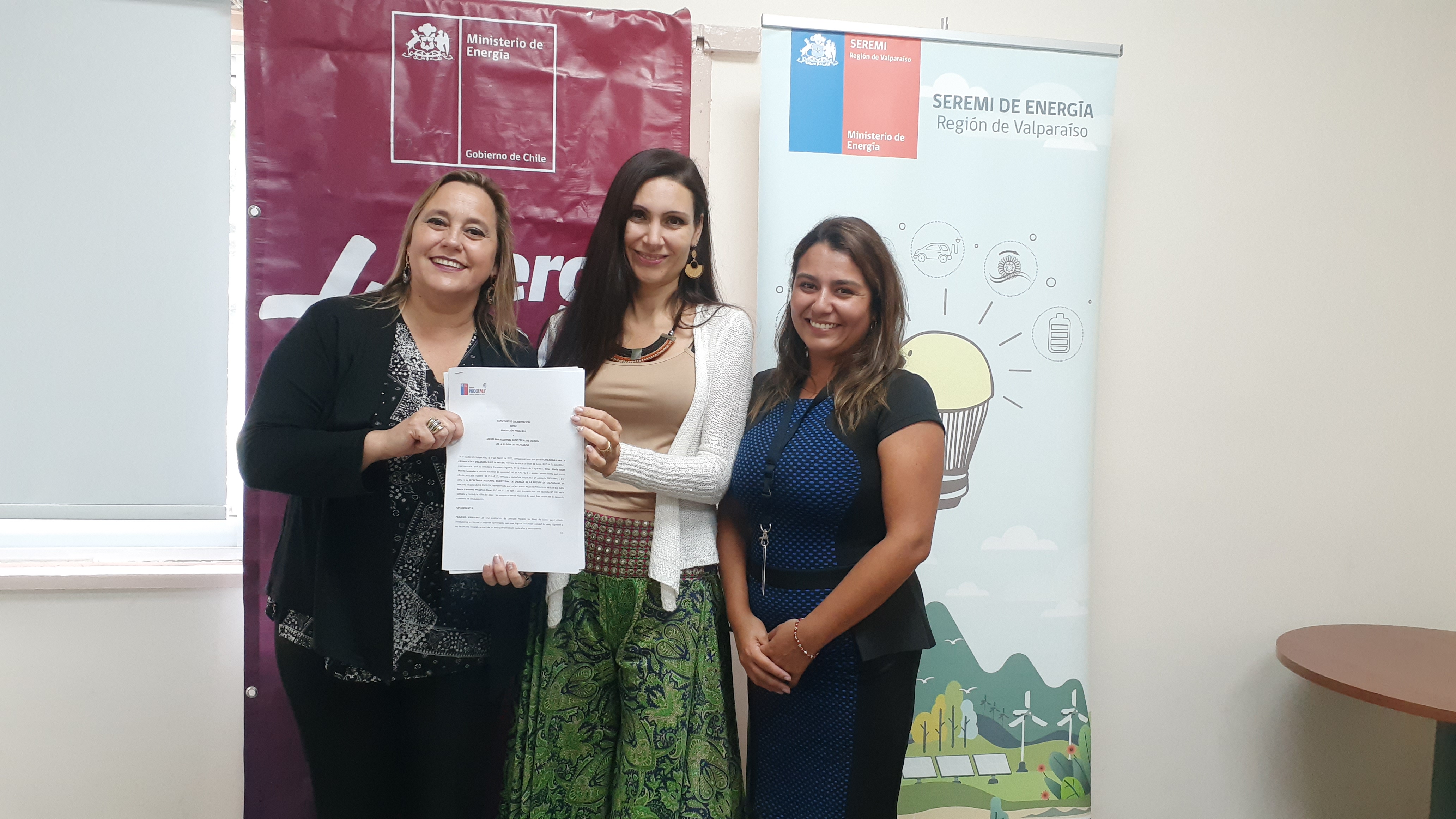 Ministerio de Energía y PRODEMU firman convenio para capacitar a mujeres en Eficiencia Energética, iniciativa nació desde la seremi de Valparaíso