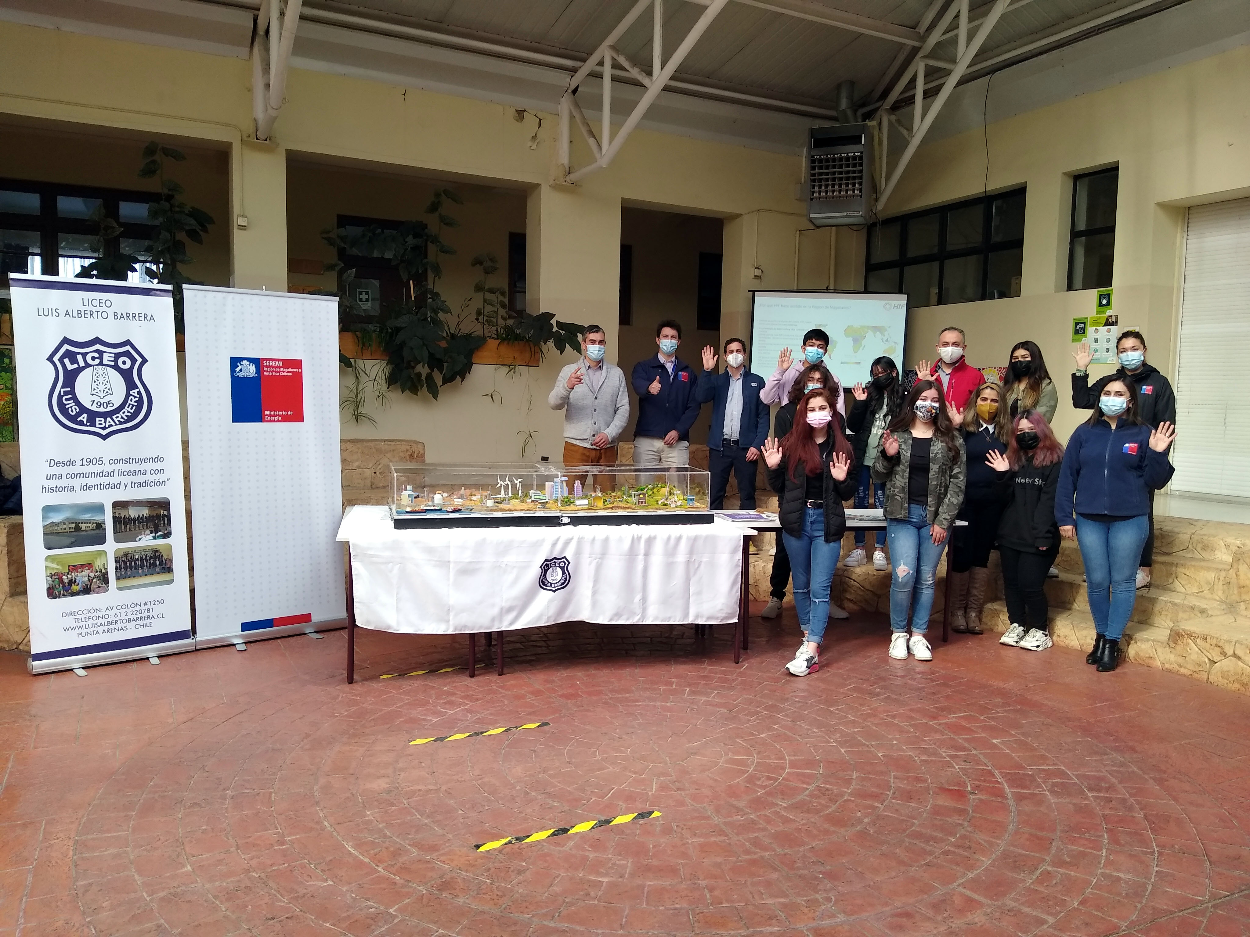 Energía y Medio Ambiente celebran el Día del Hidrógeno junto a HIF y a estudiantes del Liceo Luis Albero Barrera