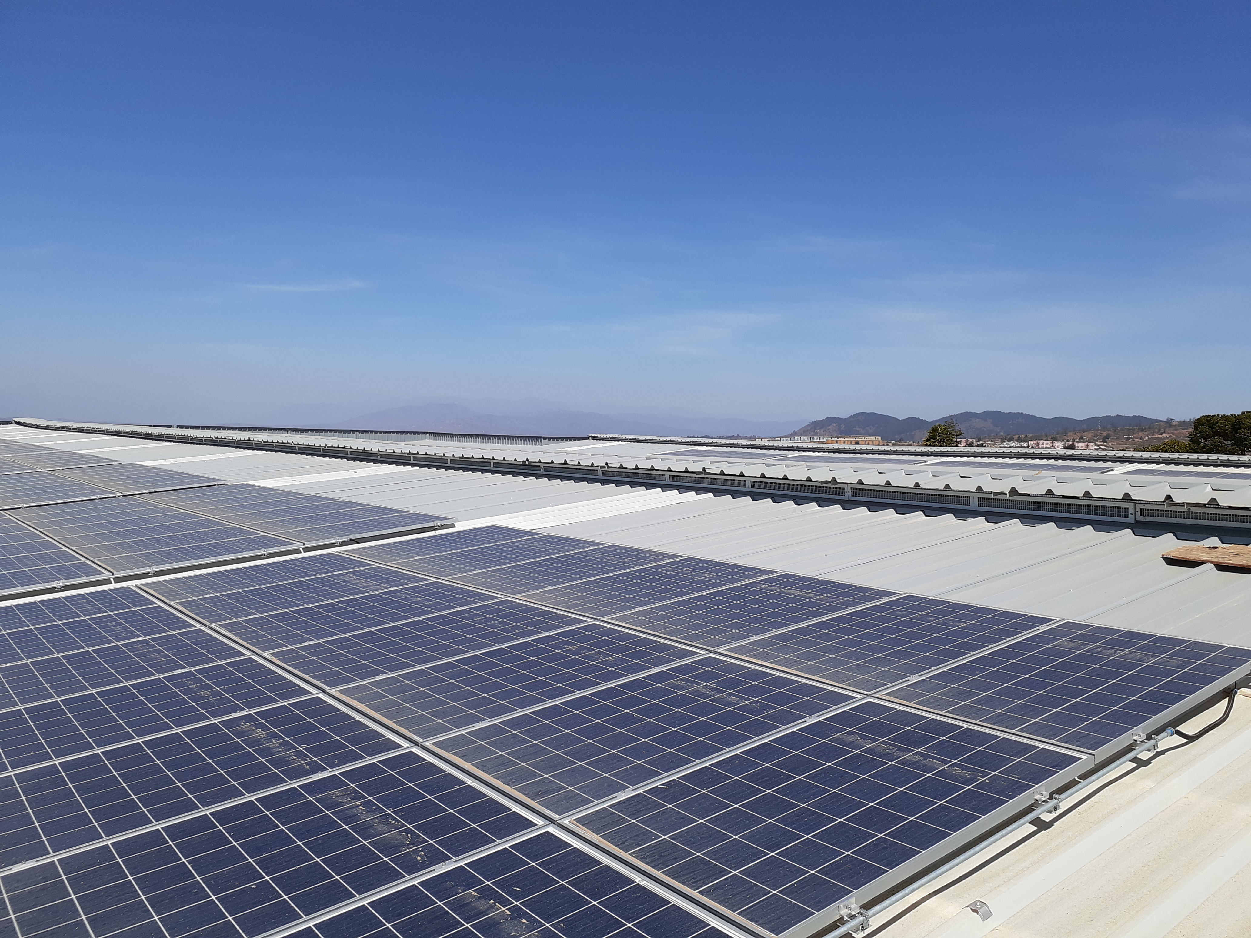 Seremi de Energía visita instalaciones de RHONA en Viña del Mar y conoce su planta fotovoltaica