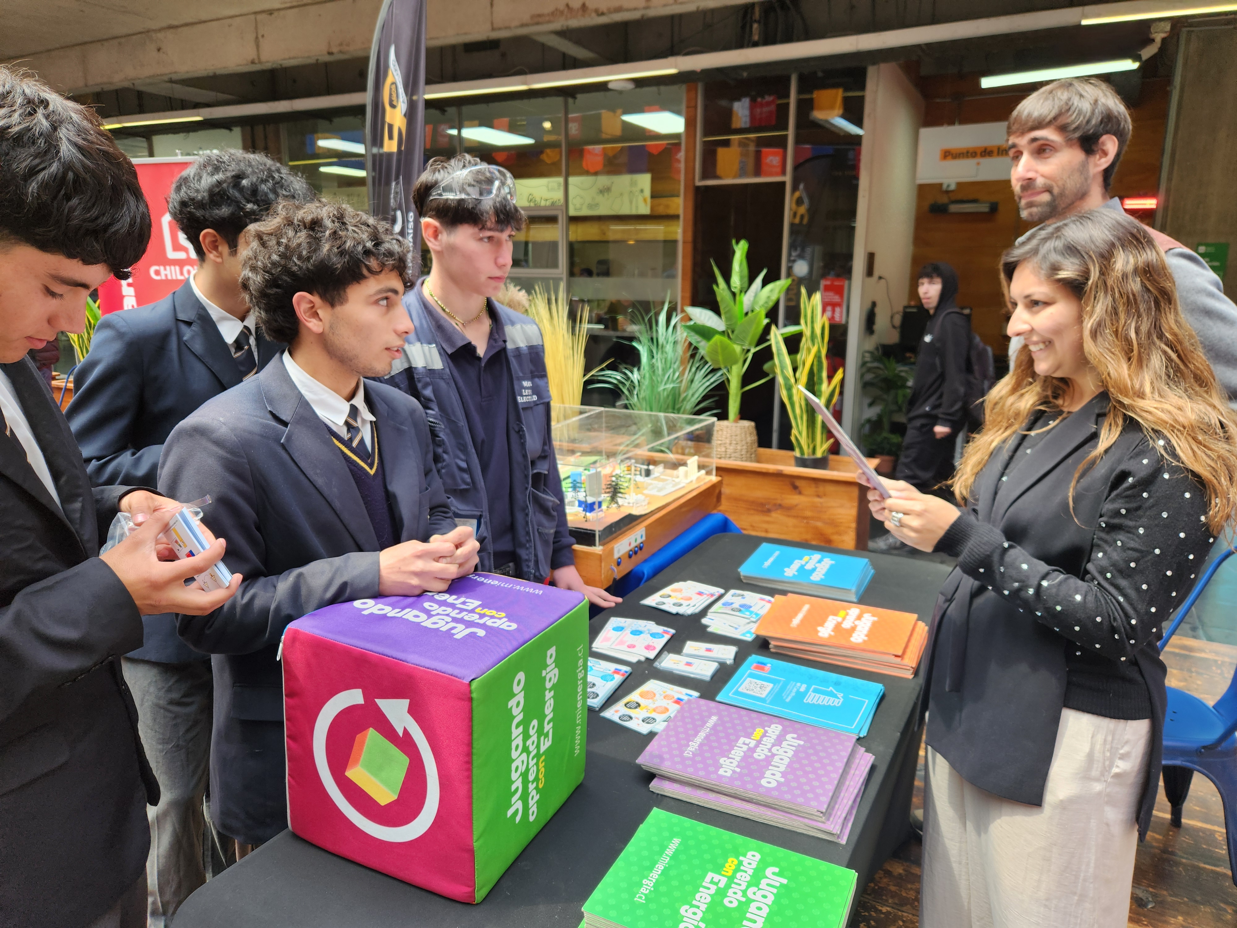 Seremía de Energía participa en Feria de Ingeniería de DUOC UC Sede Valparaíso