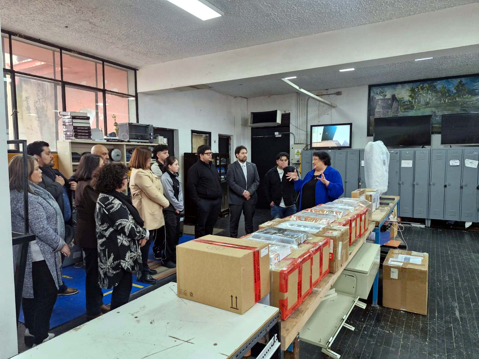 Magallanes es la primera región del país en recibirlos: Seremi de Energía entrega electrolizadores a liceos técnico-profesionales de Punta Arenas