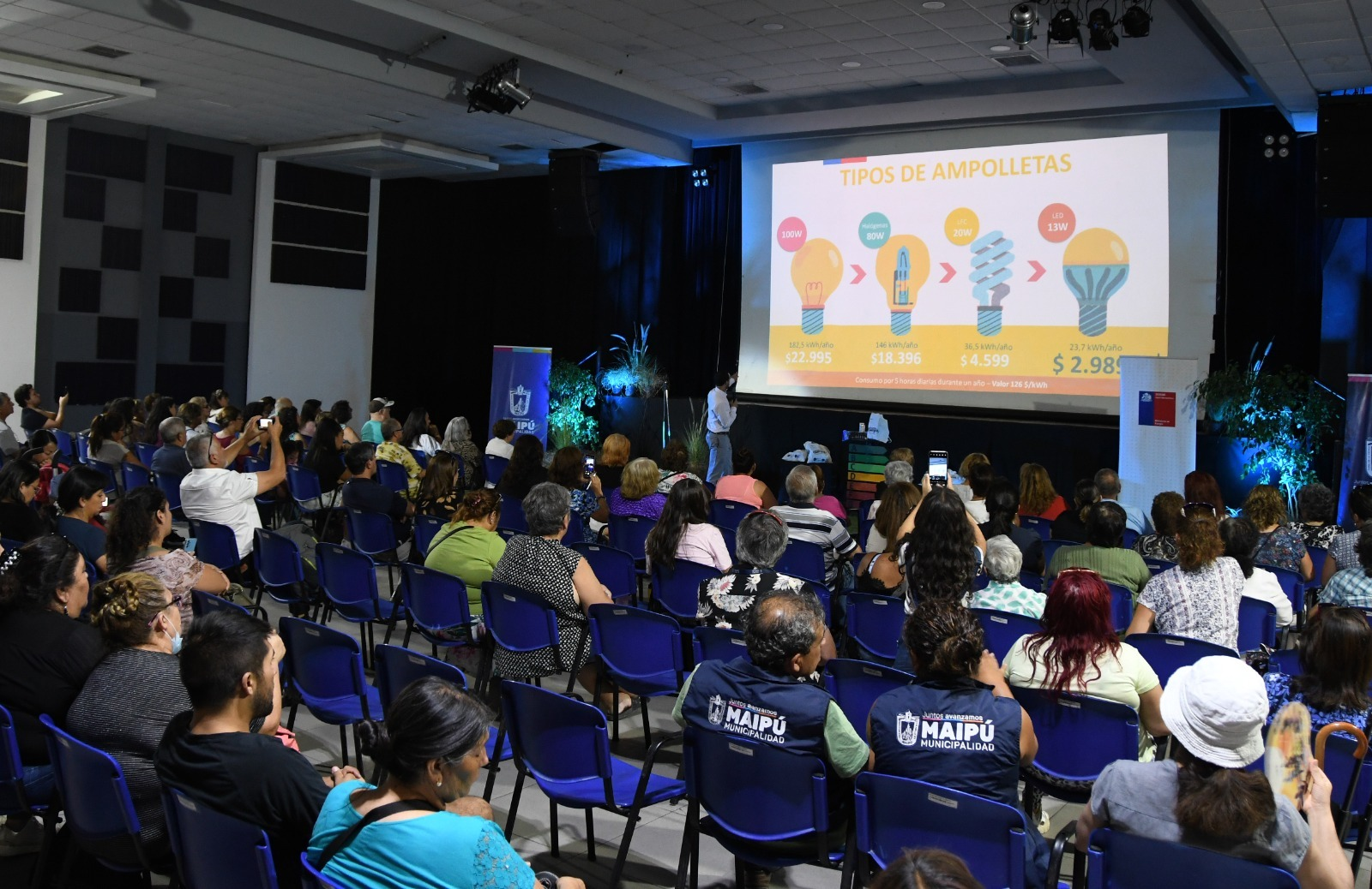 Vecinas y vecinos de las comunas de Lo Espejo y Maipú, se capacitan para hacer uso eficiente de la energía 