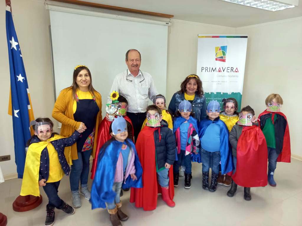 Niños de la Escuela Cerro Sombrero se disfrazan de “Súper Héroes Energéticos” en la “Semana del Párvulo”
