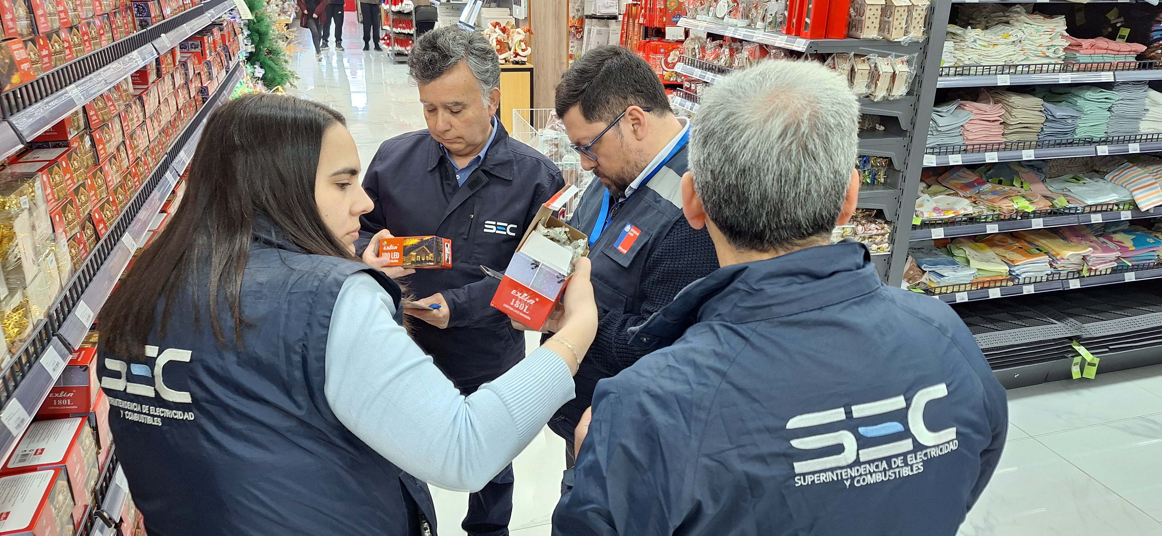 SEC Magallanes y Seremi de Energía fiscalizan artefactos lumínicos a semanas de iniciar las fiestas navideñas 