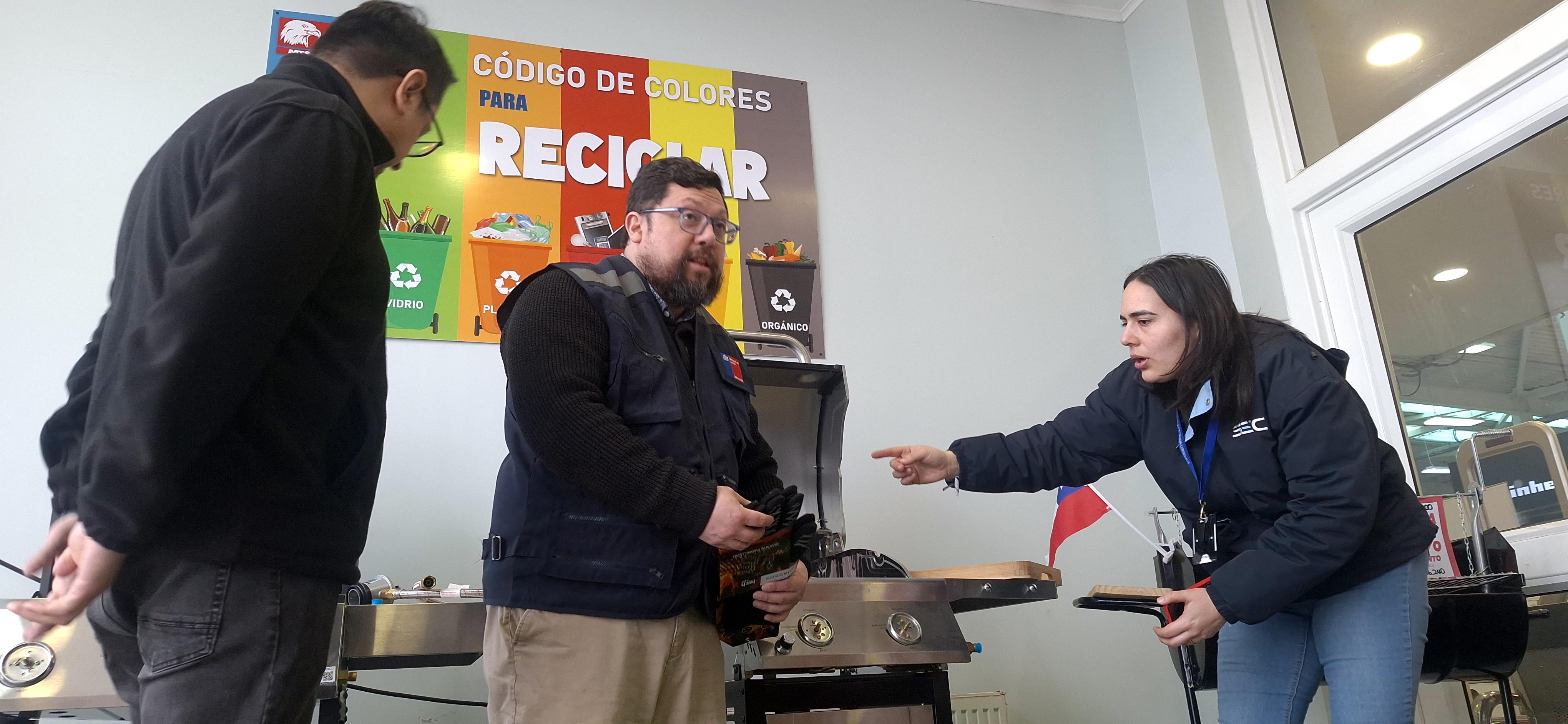 SEC Magallanes fiscaliza en compañía del Seremi de Energía venta de parrillas a gas y eléctricas ad portas de llegada de Fiestas Patrias 2025