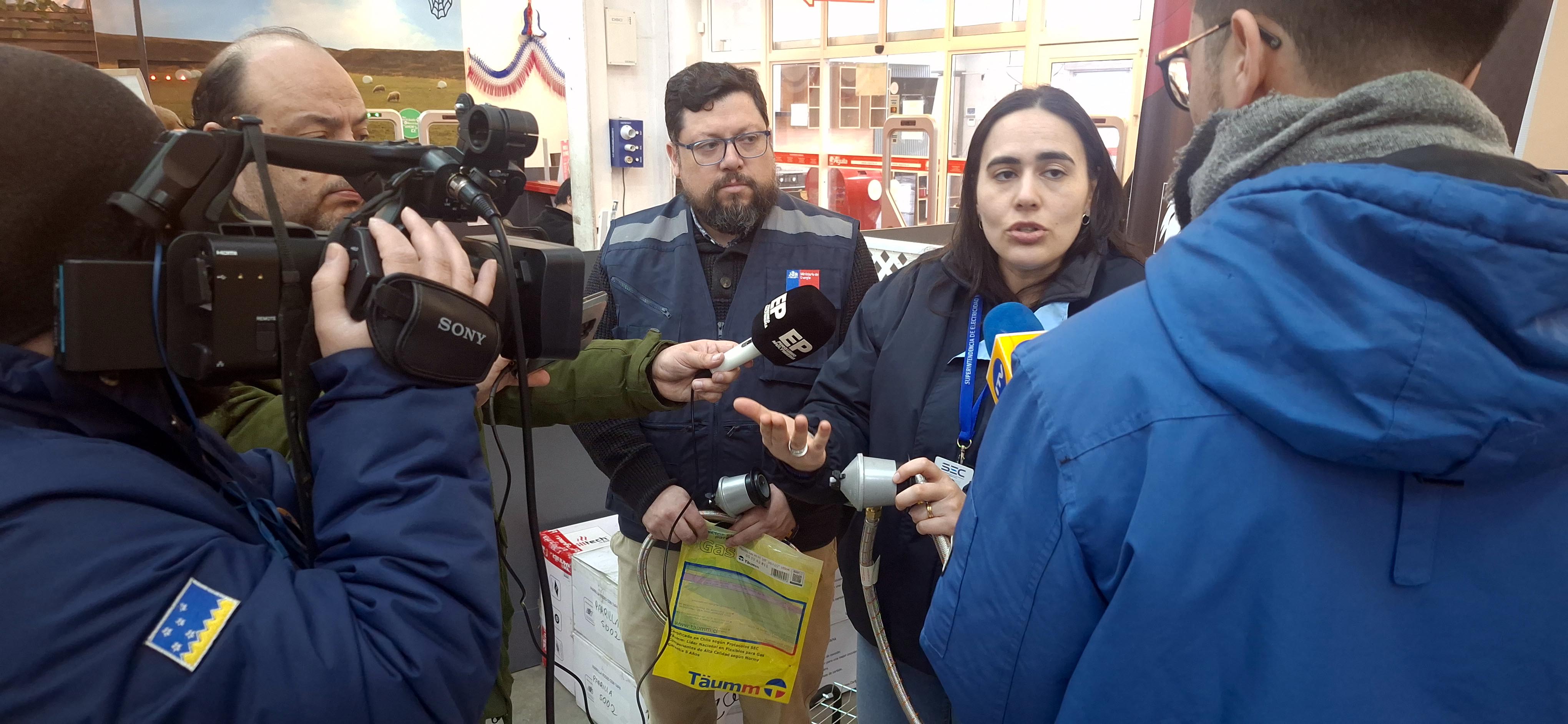 SEC Magallanes fiscaliza en compañía del Seremi de Energía venta de parrillas a gas y eléctricas ad portas de llegada de Fiestas Patrias 2025