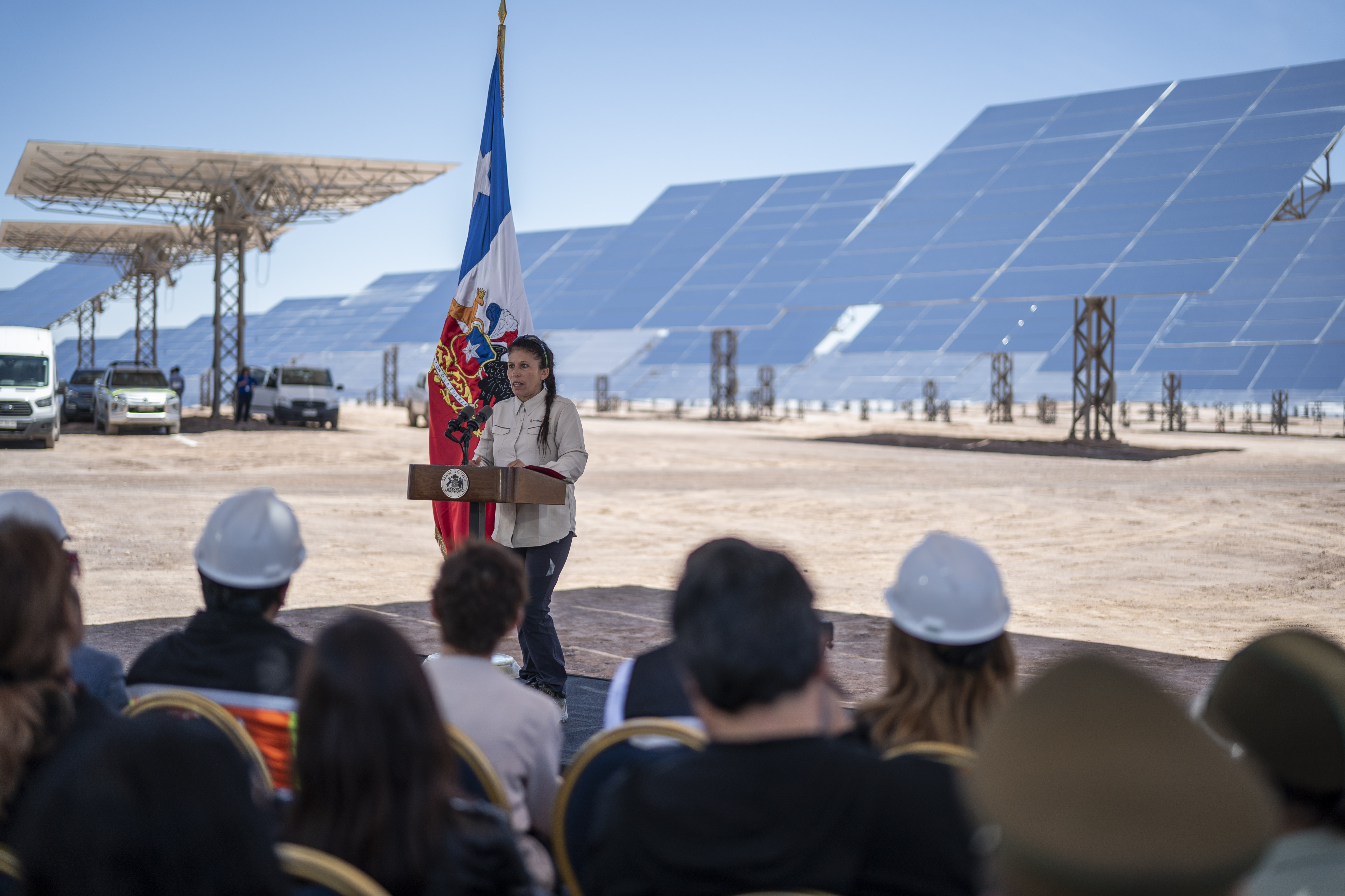 Autoridades visitan planta termosolar Cerro Dominador y destacan aporte a la descarbonización de la matriz energética    