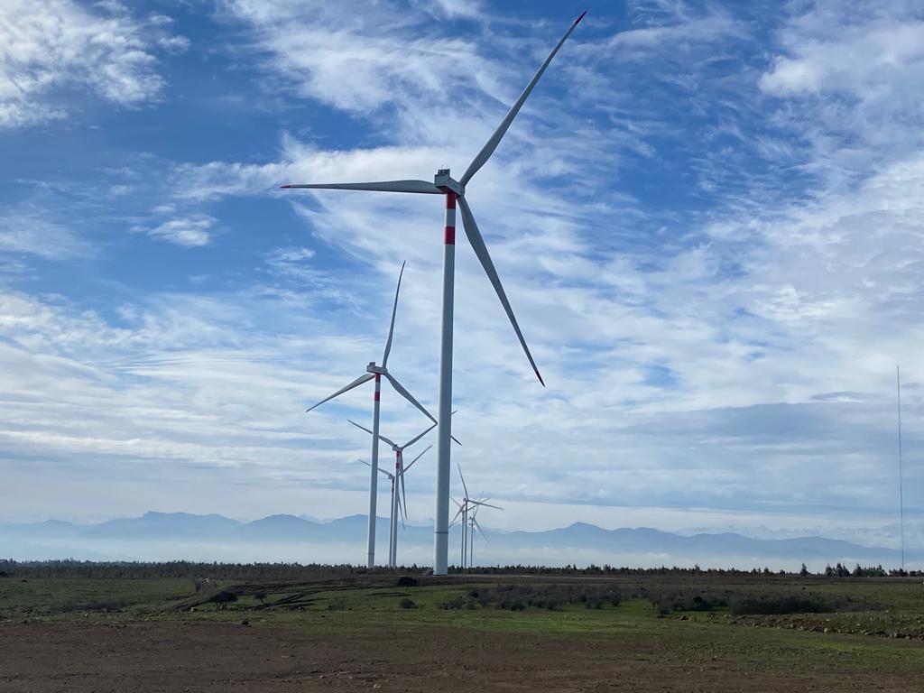 Seremi de Energía visita Parque Eólico La Estrella destacando potencial de energías renovables en el secano costero