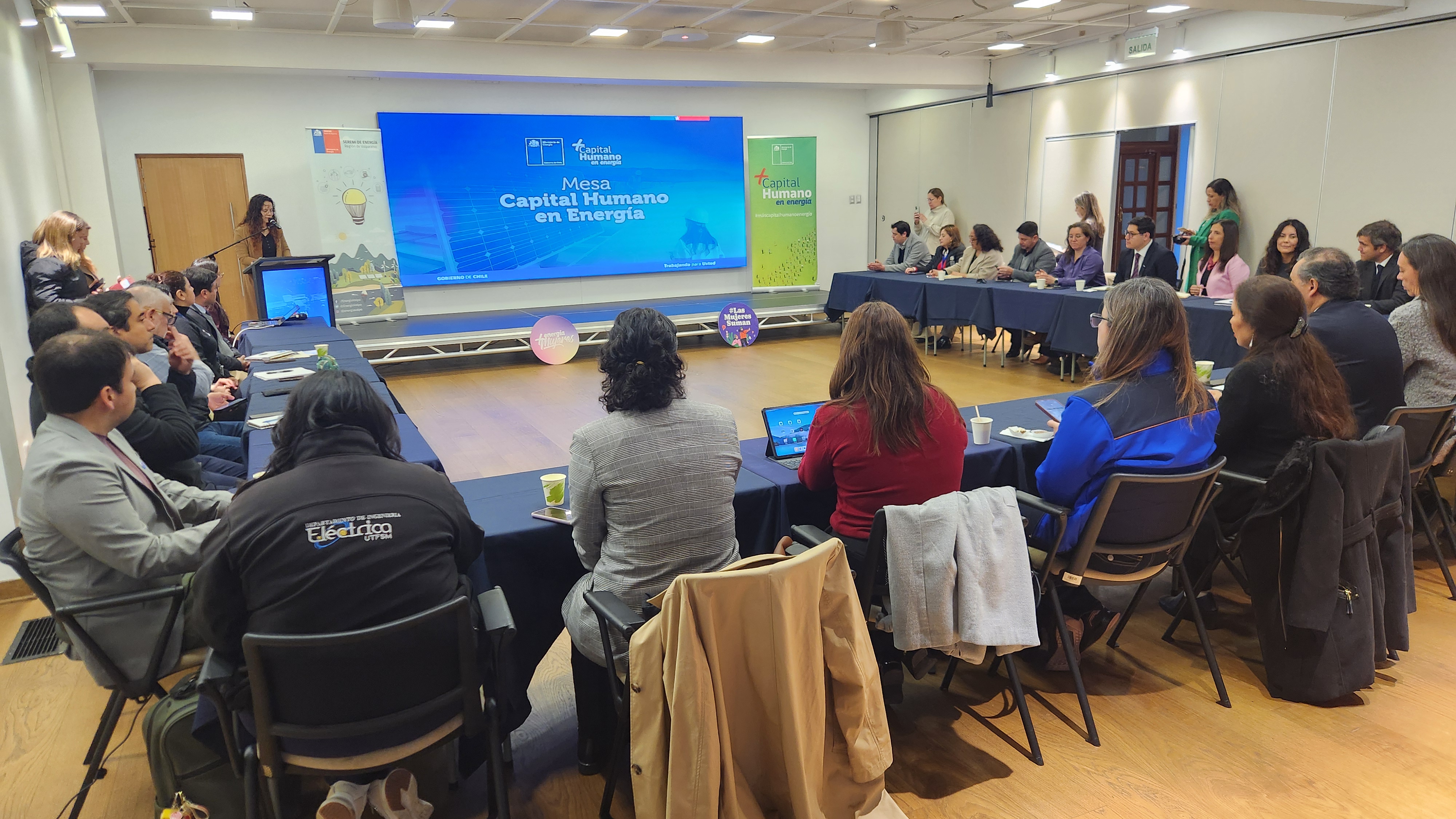Mesa regional aborda desafíos de empleabilidad y género en el sector energético Mesa regional aborda desafíos de empleabilidad y género en el sector energético