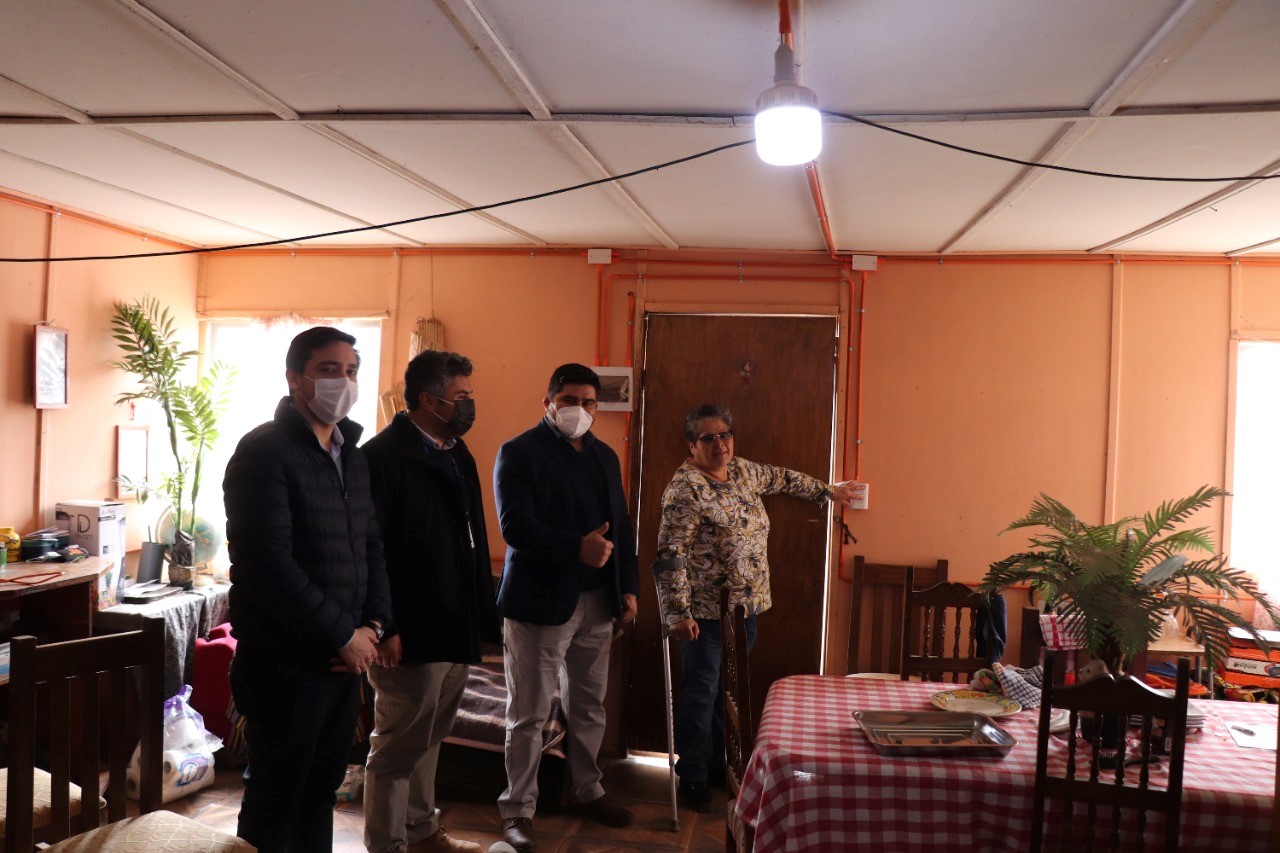 Familias de San Vicente TT acceden por primera vez a conexión eléctrica domiciliaria 