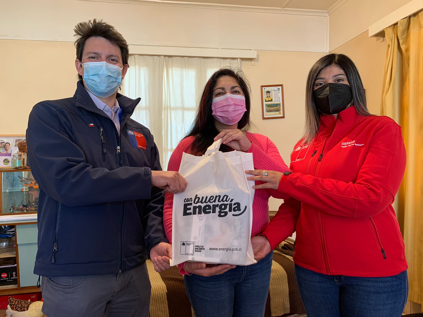 Magallanes: Energía y Desarrollo Social entregan kits de ahorro energético a domicilio
