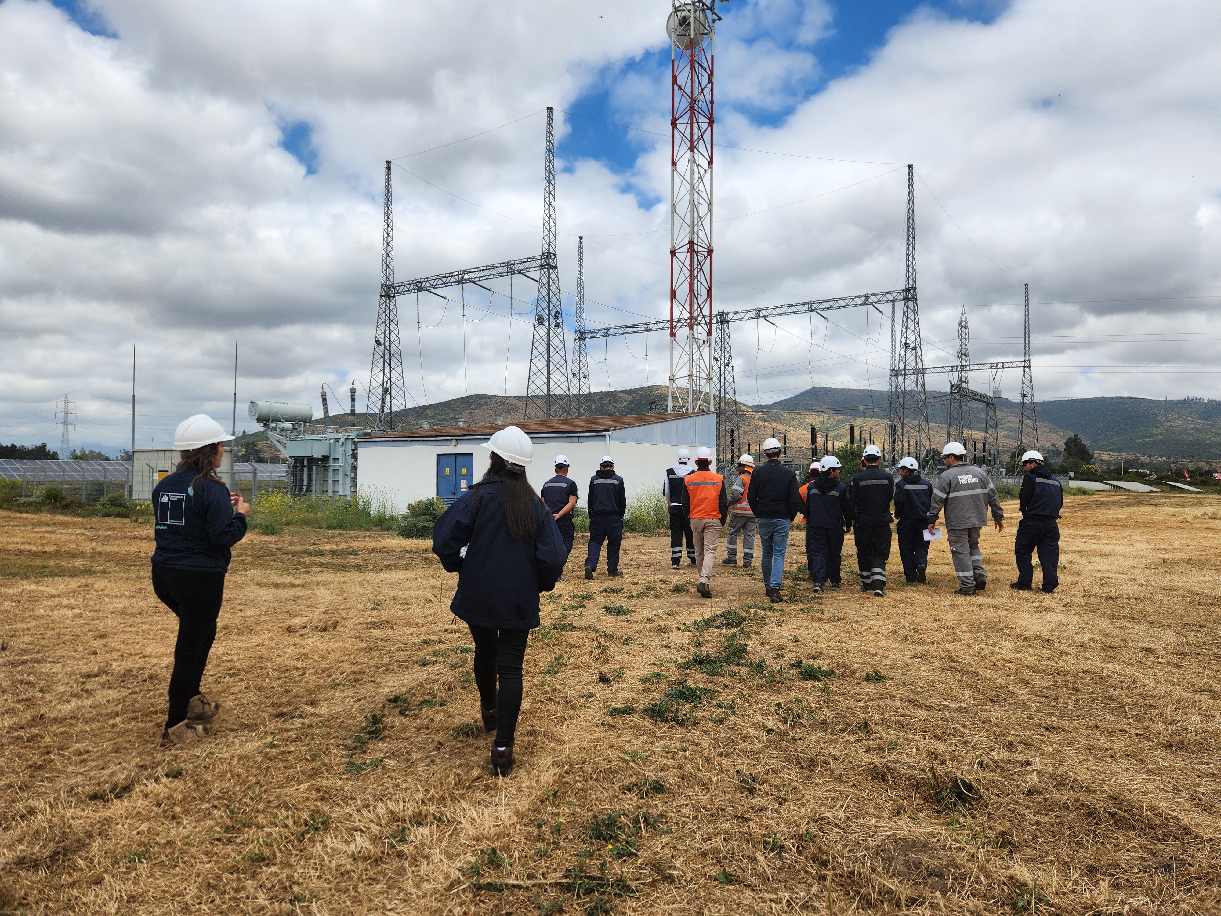 Estudiantes de Zapallar visitan planta solar en La Ligua en iniciativa liderada por la Seremi de Energía de Valparaíso