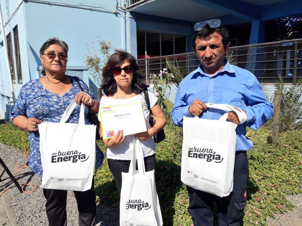 En el día mundial de la Eficiencia Energética Familias  de Tocopilla recibieron  kits eficientes 