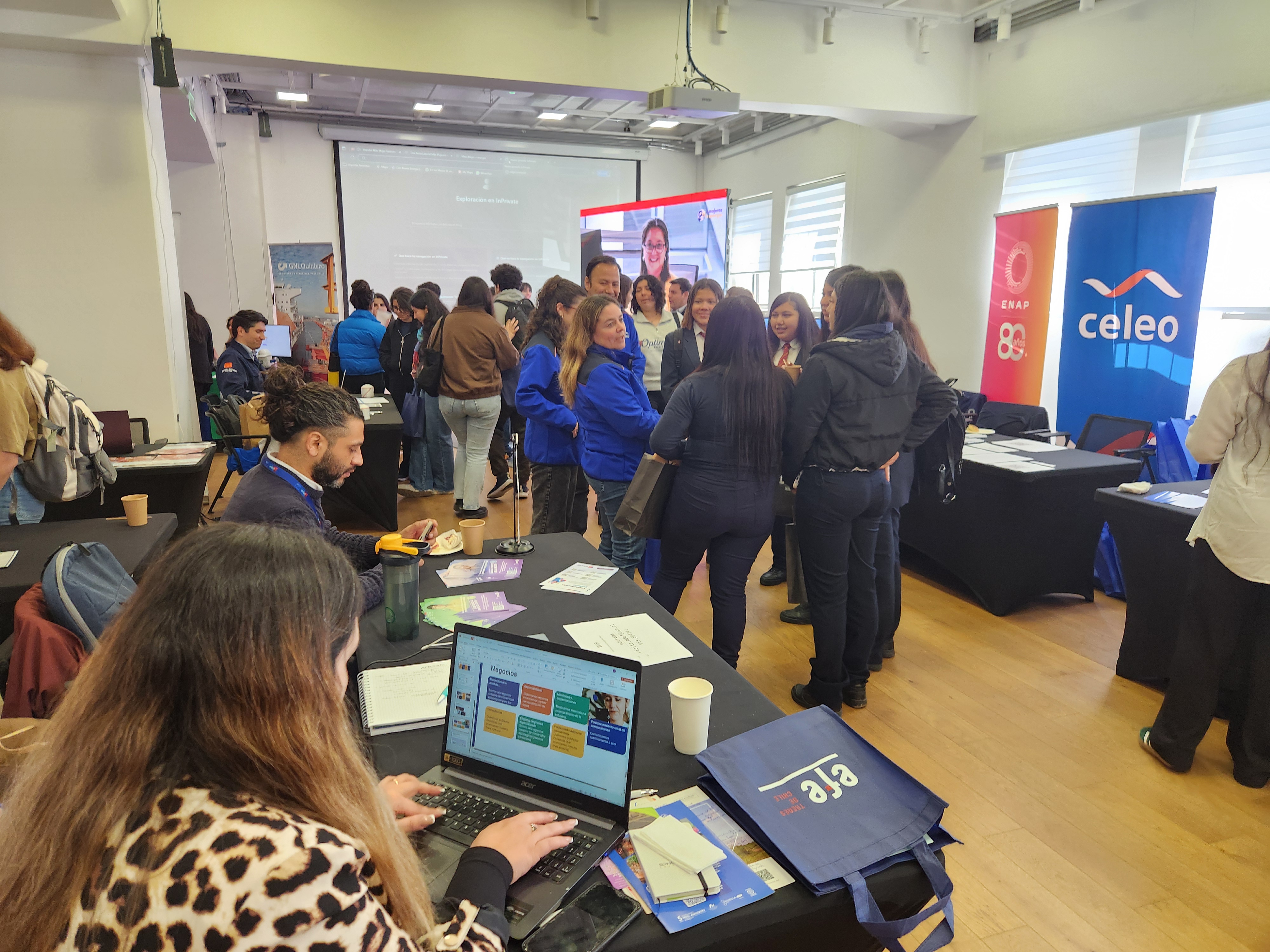 Con gran éxito se realiza la séptima versión de la Feria Laboral de Energía Más Mujeres