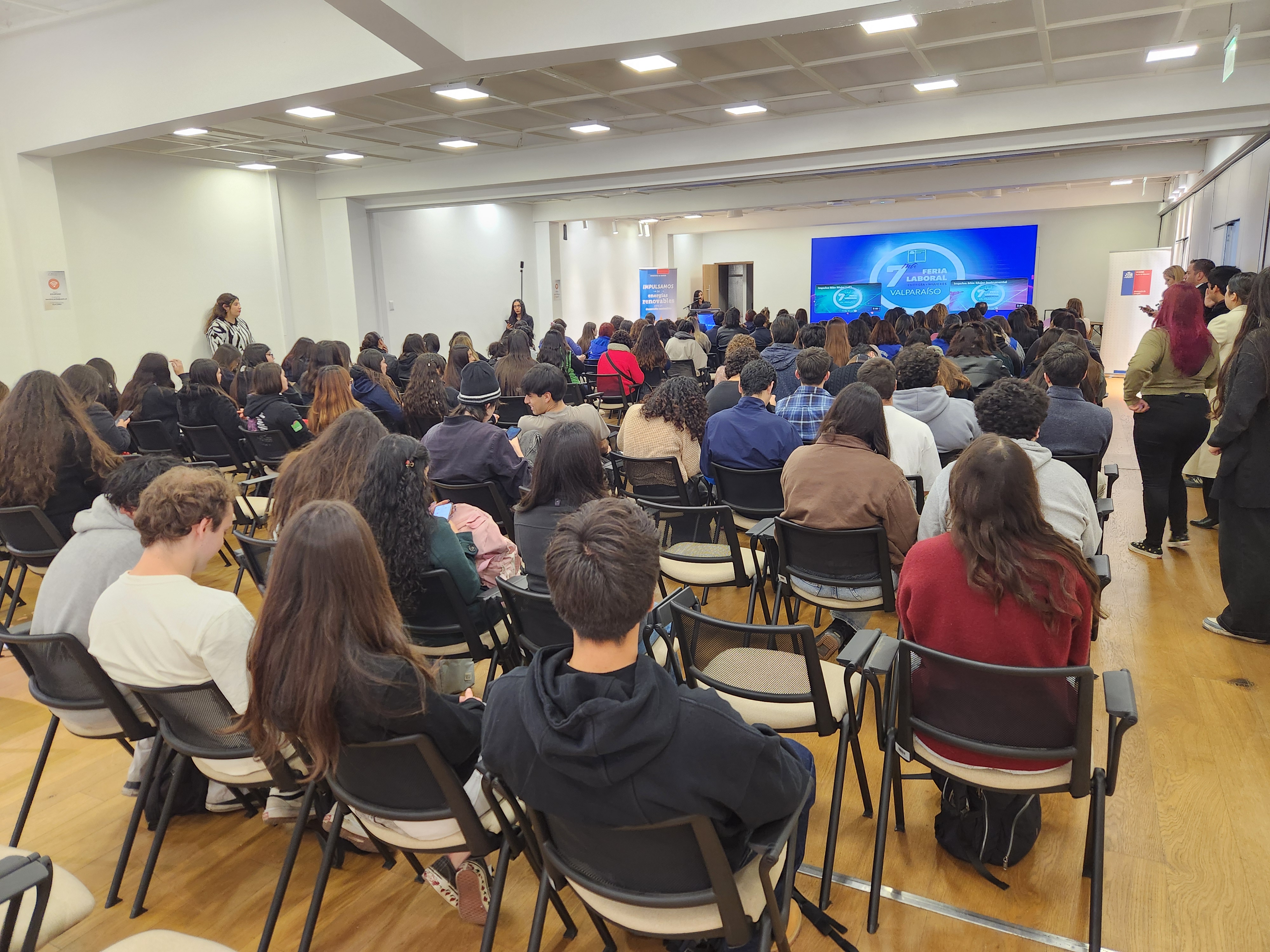 Con gran éxito se realiza la séptima versión de la Feria Laboral de Energía Más Mujeres