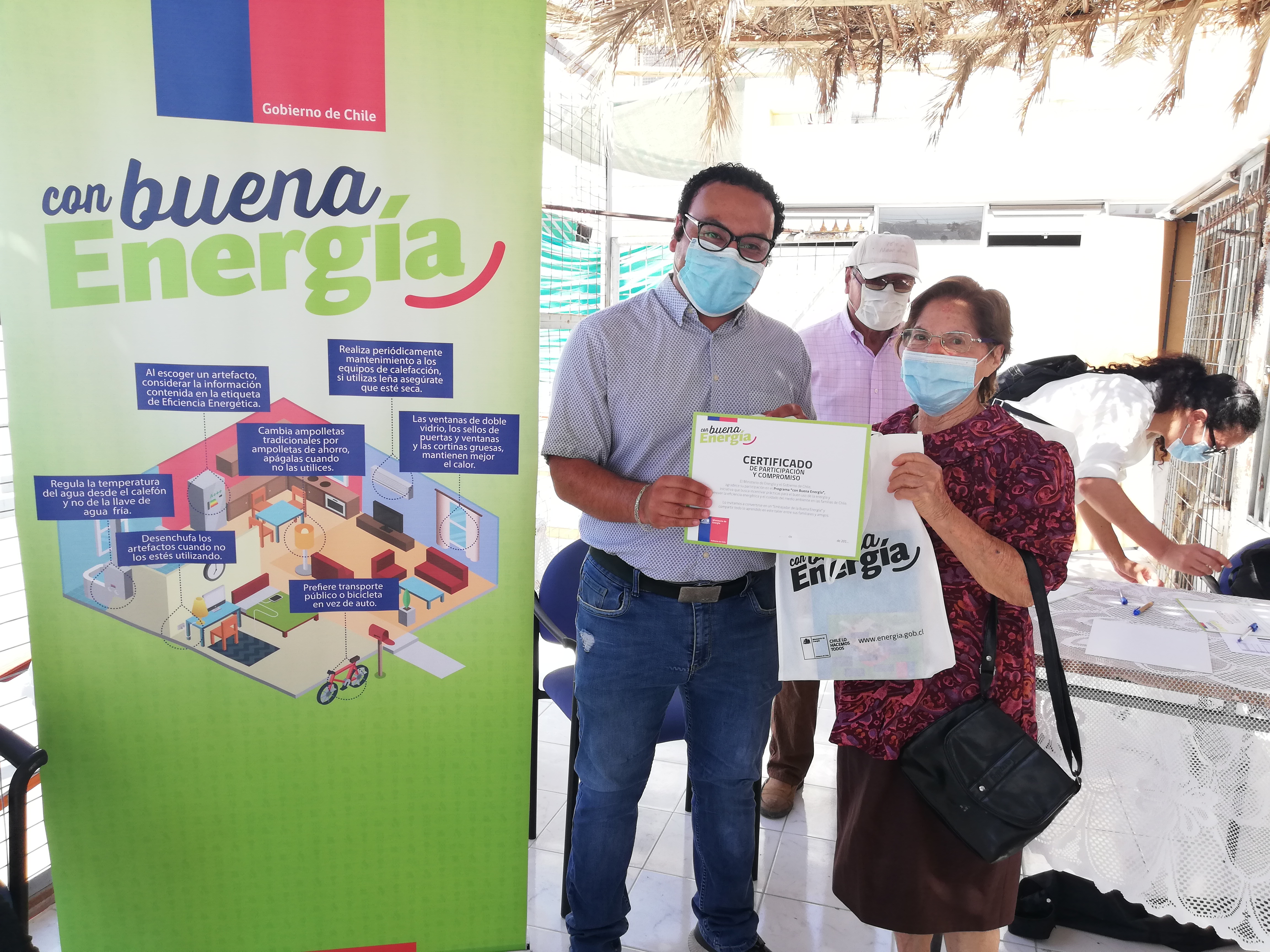 Junto a vecinos de la Población Favorecedora de Antofagasta Seremi de Energía celebró Día Mundial de la Eficiencia Energética
