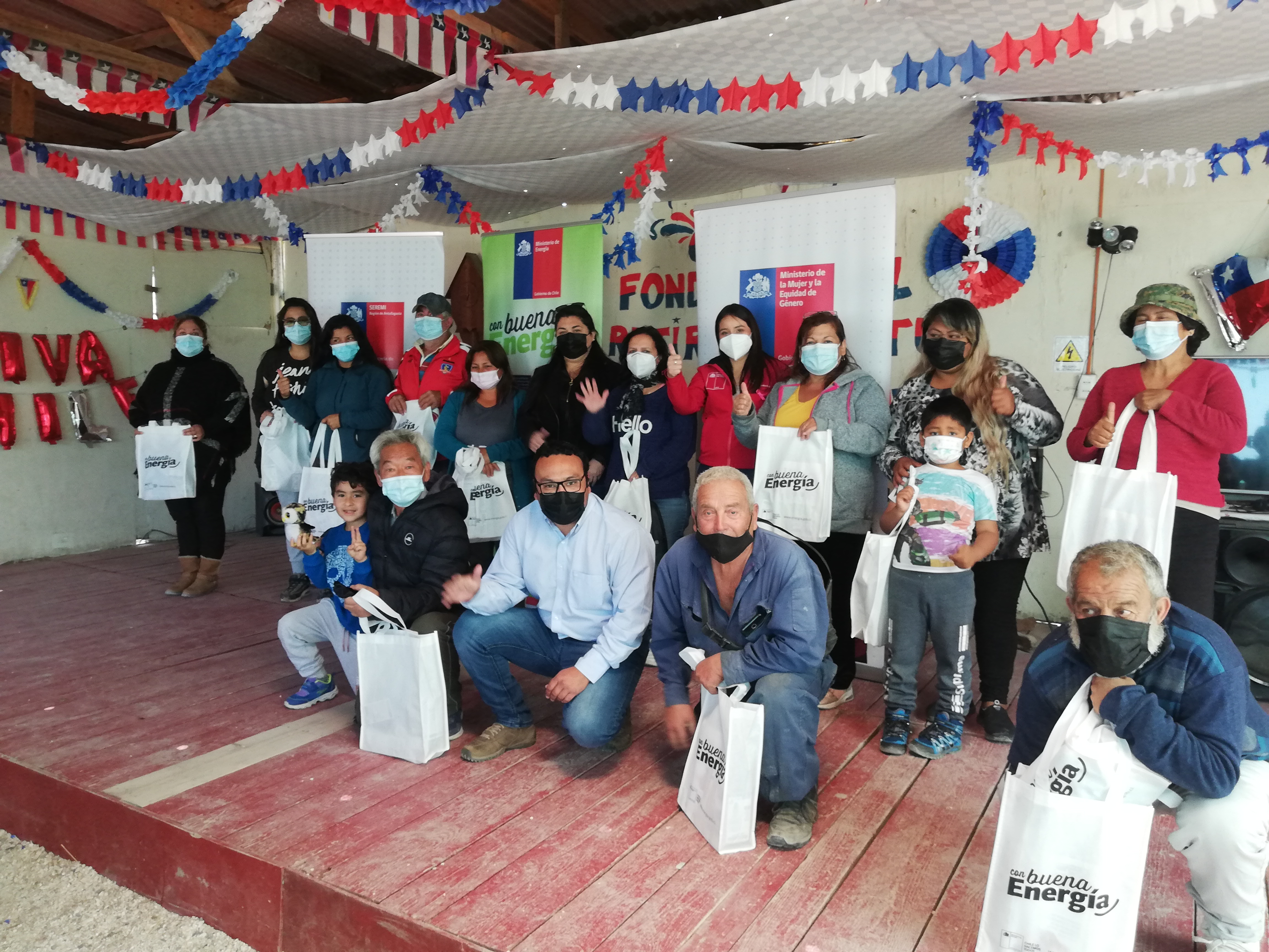 120 familias de Mejillones recibieron kits eficientes 