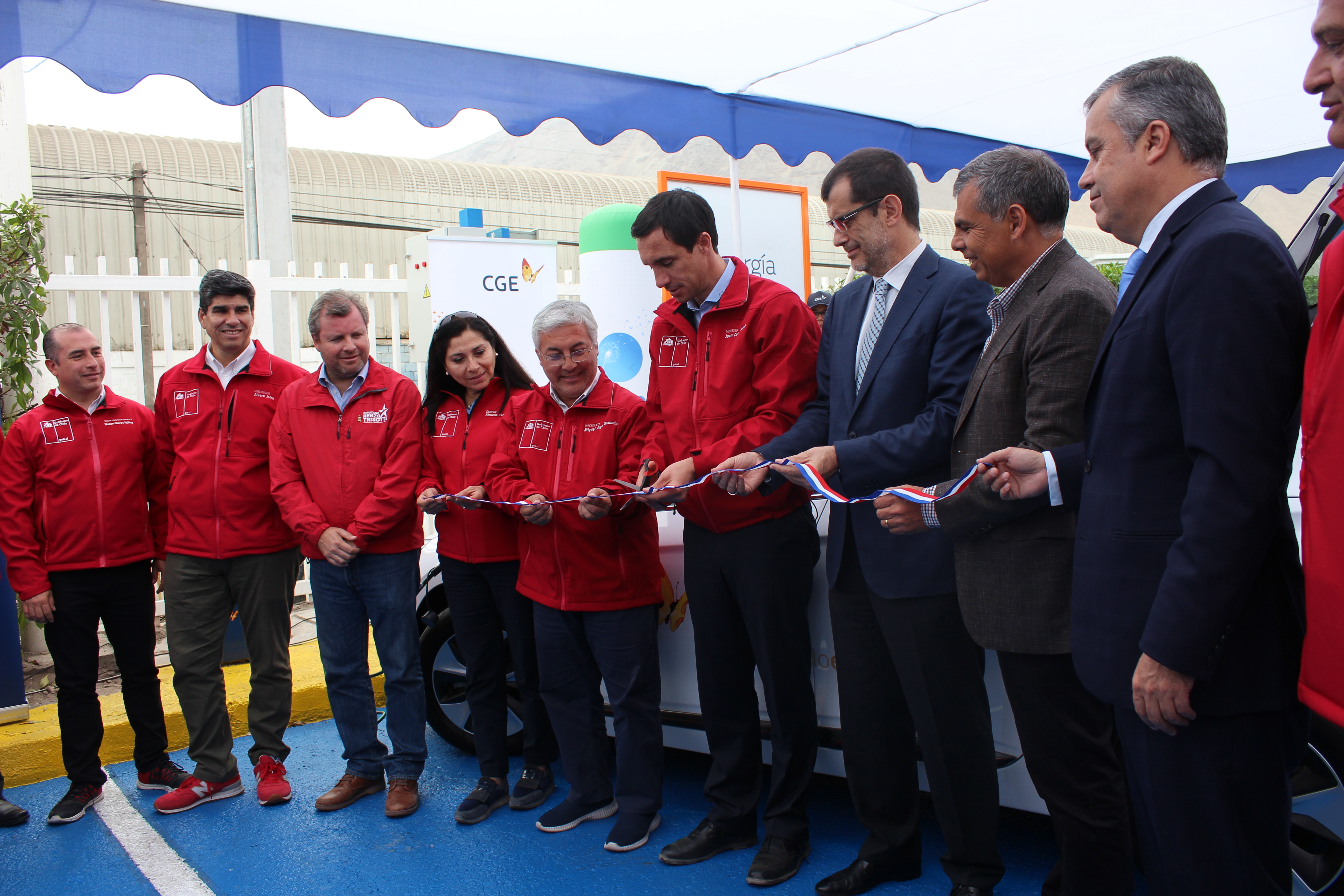 Ministro Jobet inaugura en Tarapacá mega planta solar y la primera electrolinera de la región