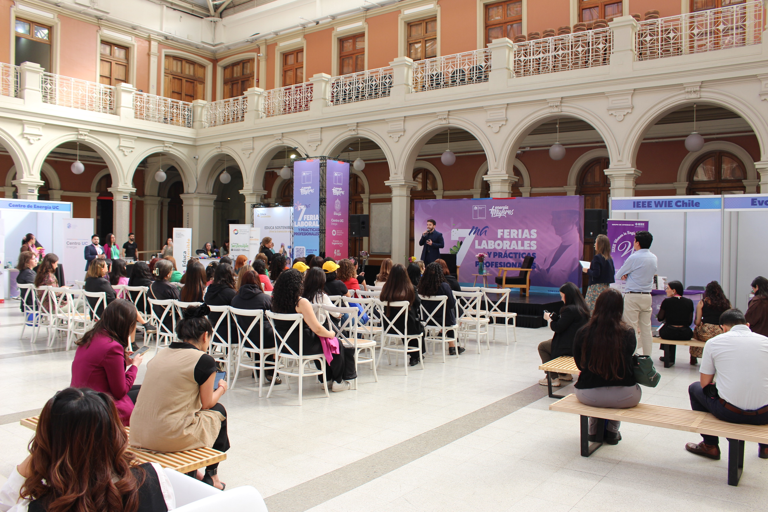 Feria Energía + Mujeres conectó a cientos de postulantes con empresas del sector Feria Energía + Mujeres conectó a cientos de postulantes con empresas del sector