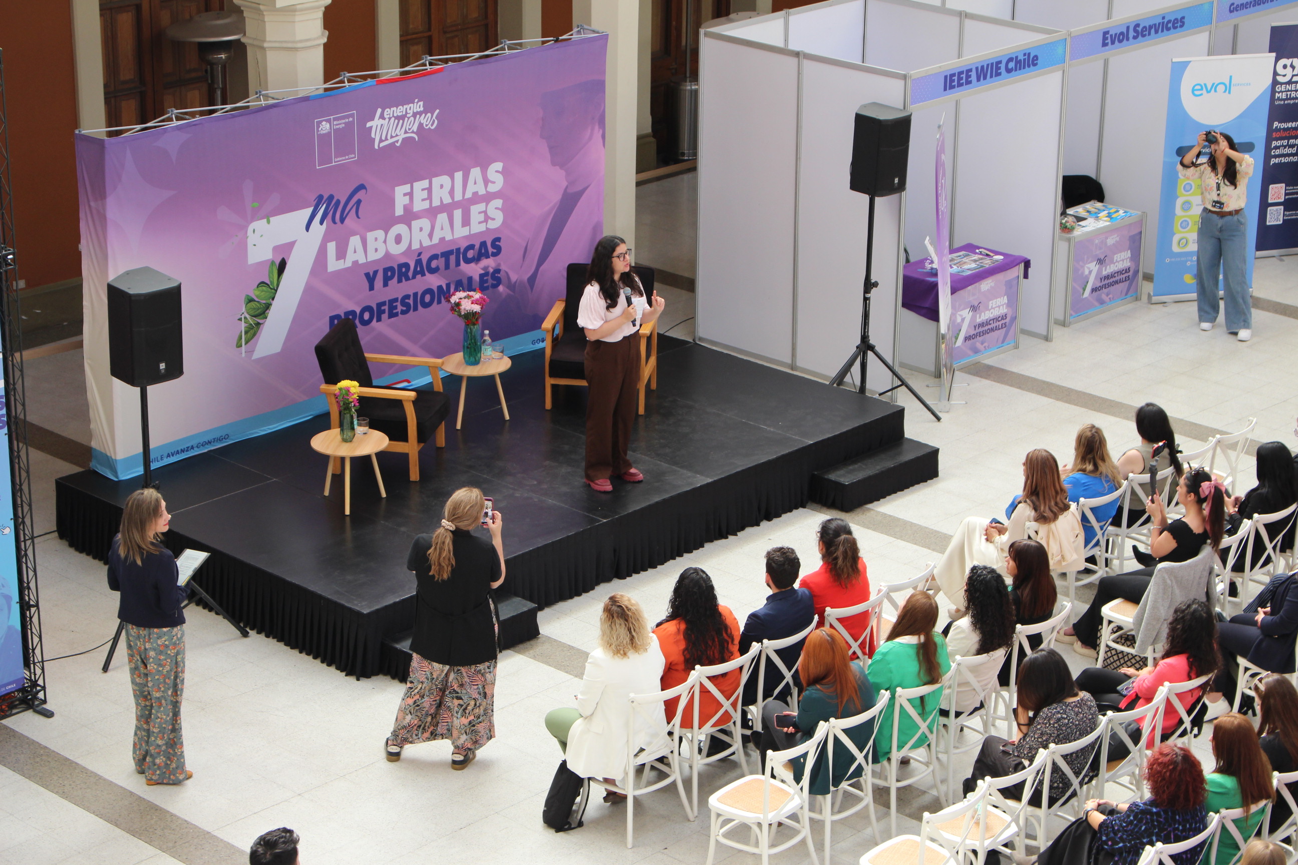Feria Energía + Mujeres conectó a cientos de postulantes con empresas del sector Feria Energía + Mujeres conectó a cientos de postulantes con empresas del sector