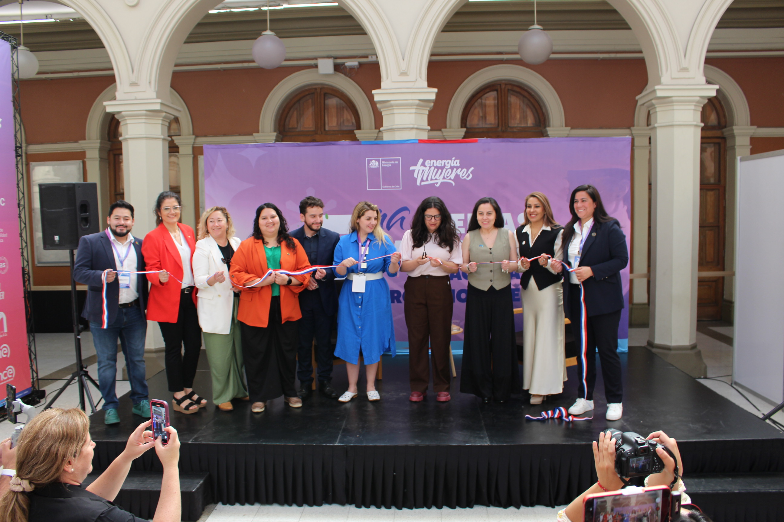 Feria Energía + Mujeres conectó a cientos de postulantes con empresas del sector Feria Energía + Mujeres conectó a cientos de postulantes con empresas del sector