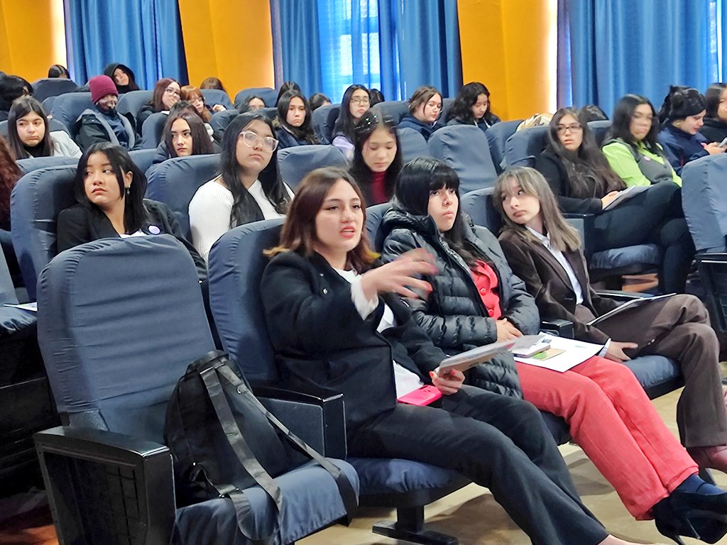 Superintendenta de la SEC encabezó charla a alumnas del Liceo de niñas en Rancagua para incentivar participación de mujeres en industria energética