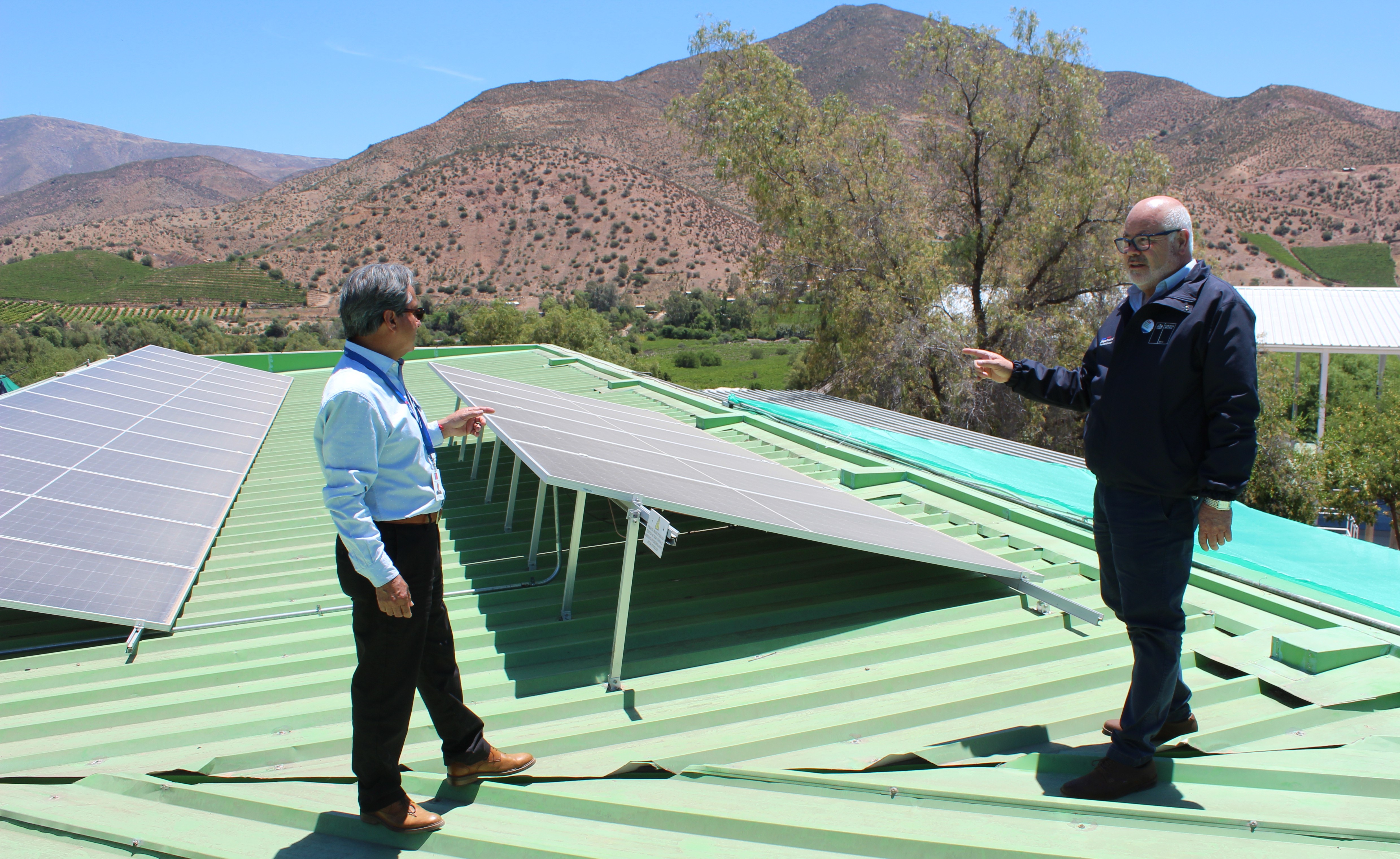 Escuela Alejando Chelén Rojas inaugura sistema solar para ahorrar energía y aportar al medio ambiente