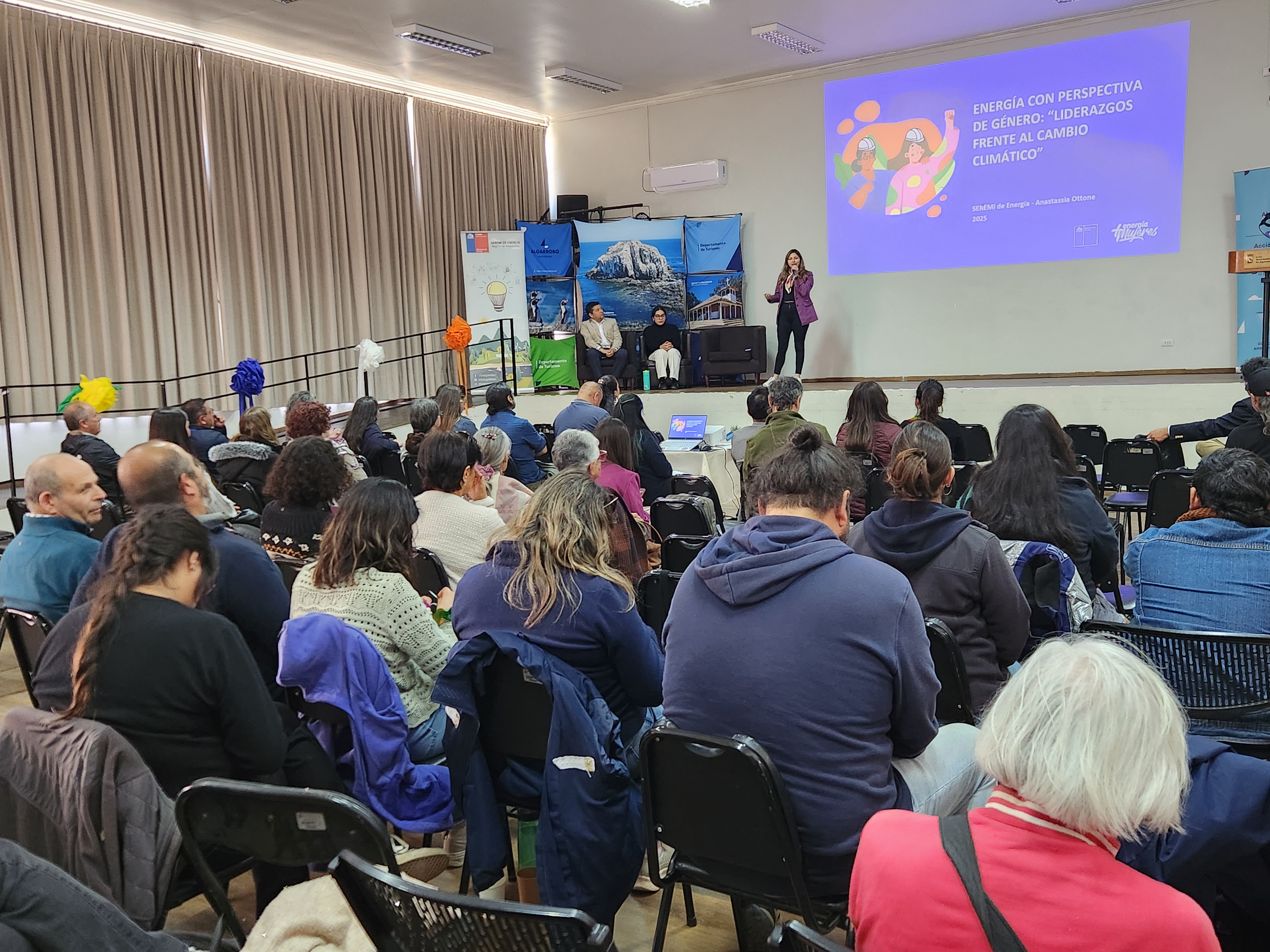 Reconocimiento al liderazgo femenino: entregan últimos sellos #LasMujeresSuman 2025