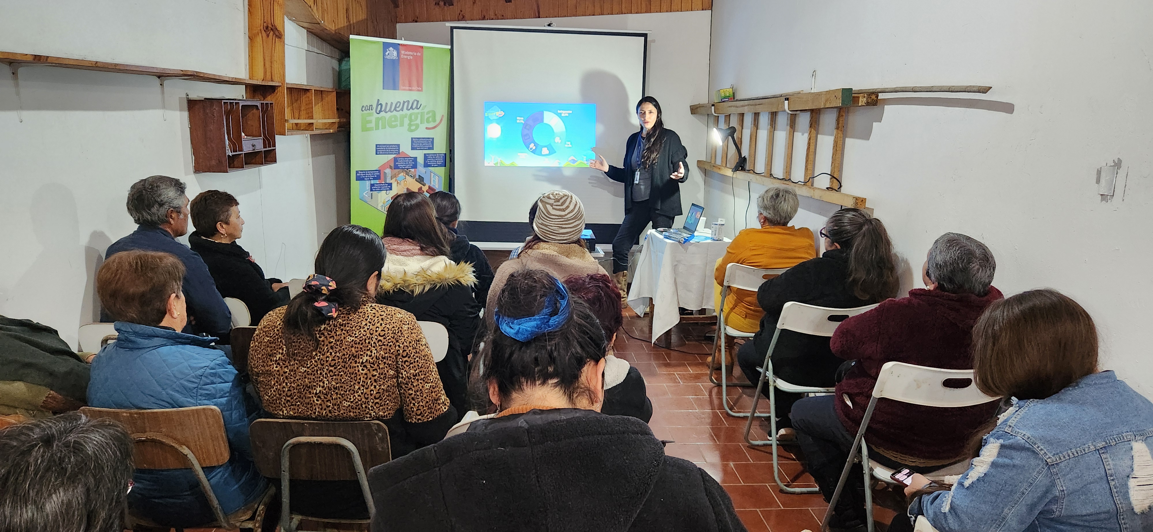 Seremía de Energía capacita a comunidad de Puchuncaví en uso eficiente de la energía