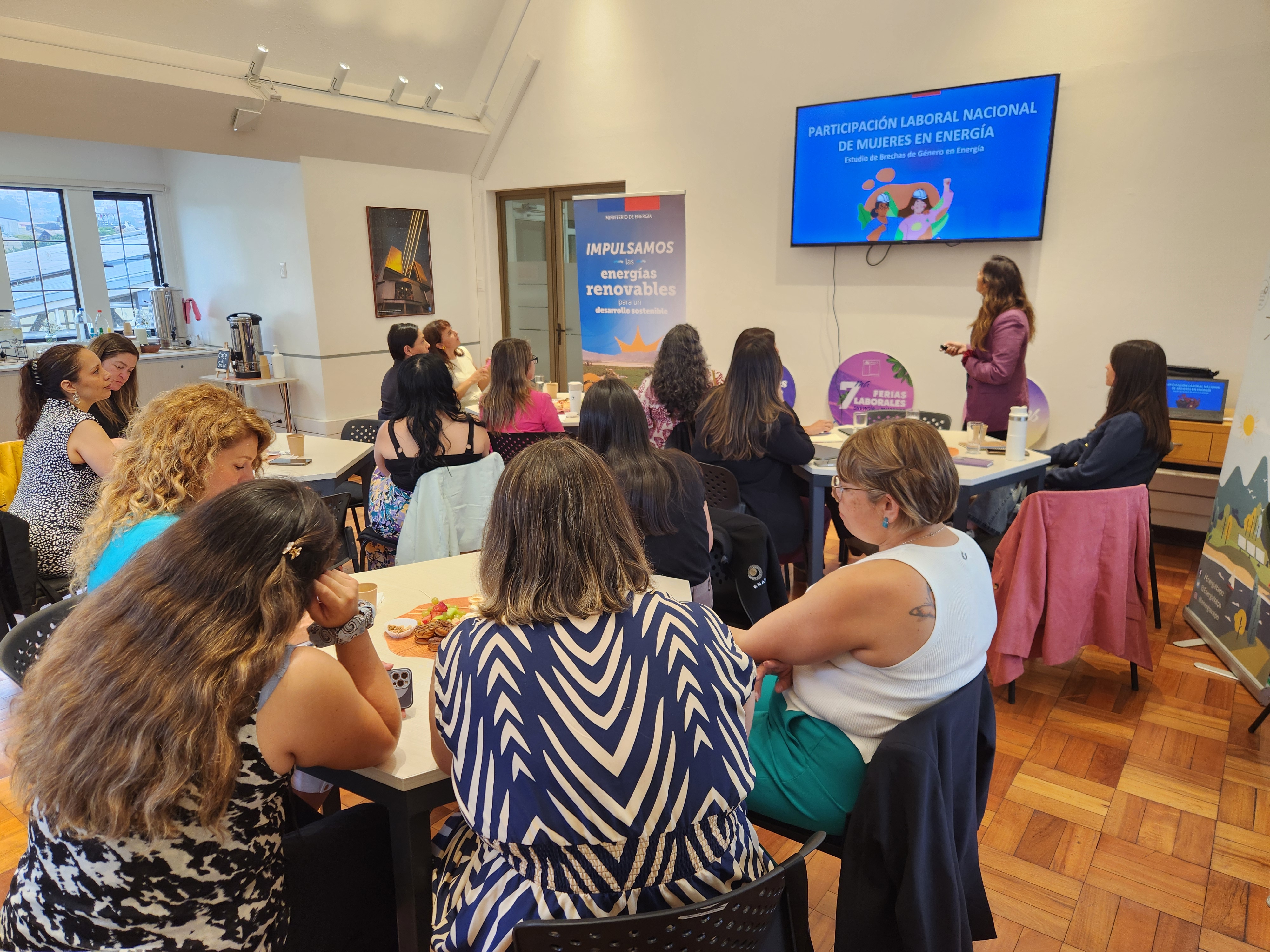 Encuentro regional consolida Red de Mujeres del sector energético y refuerza enfoque de género en la energía Encuentro regional consolida Red de Mujeres del sector energético y refuerza enfoque de género en la energía