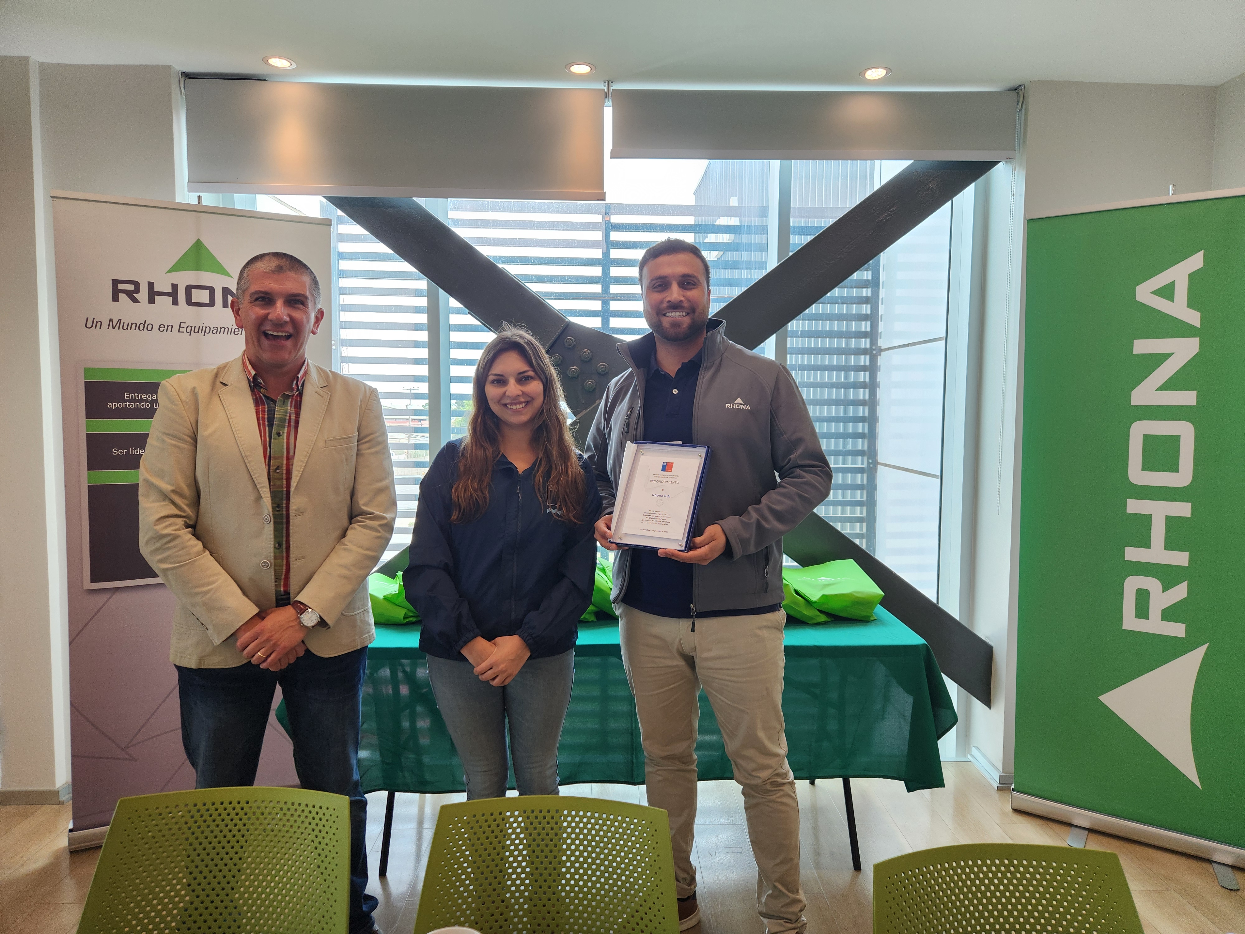 Seremi de Energía visita RHONA para conocer innovaciones en materia energética