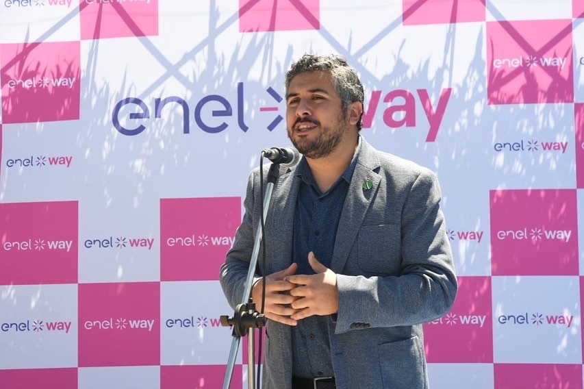 Seremi de Energía y Enel X Way inauguran primera electrolinera pública en Pichilemu