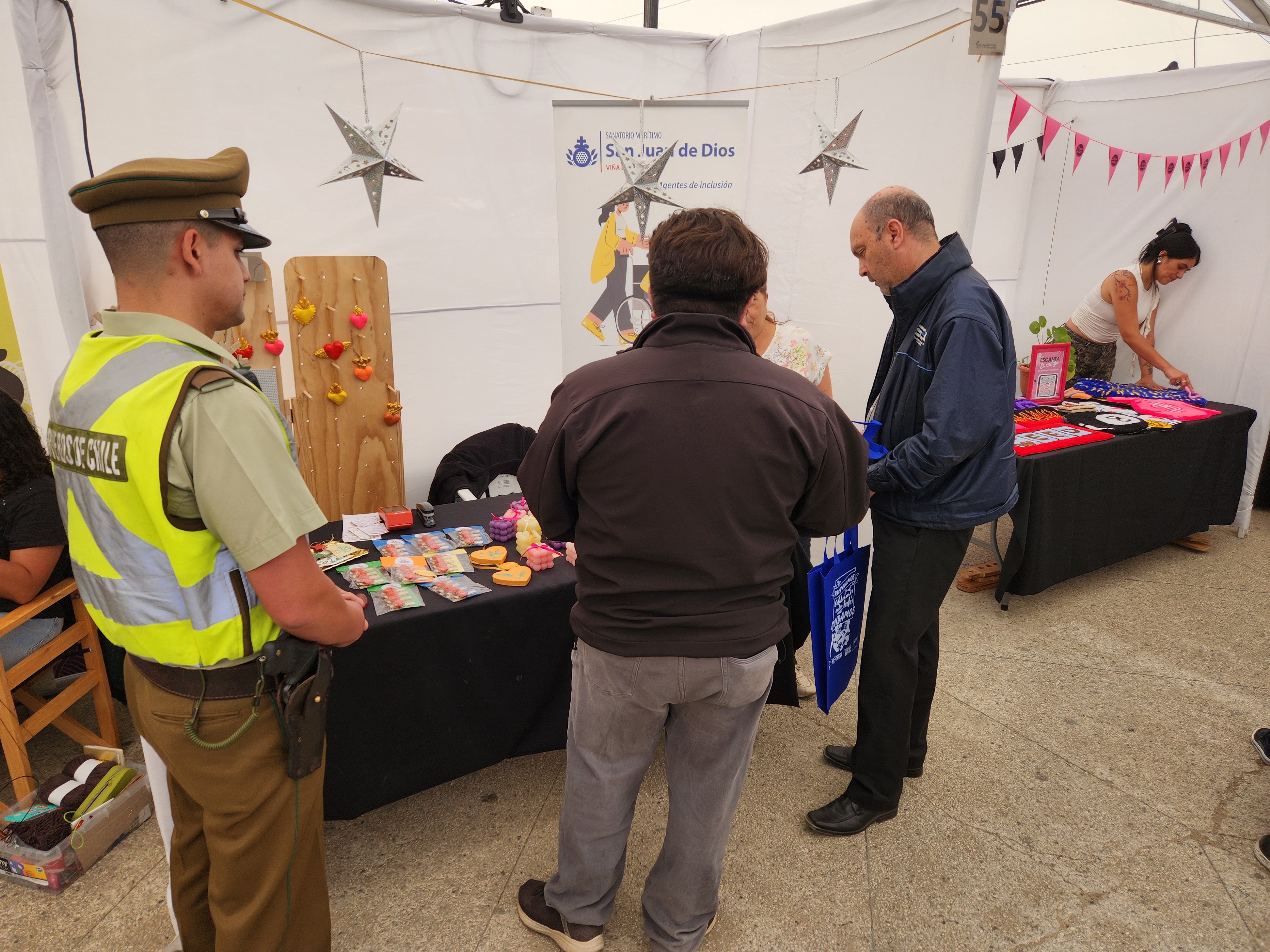 Servicios de Gobierno y Carabineros se despliegan en terreno para fiscalizar y reforzar la seguridad en ferias navideñas y zonas comerciales