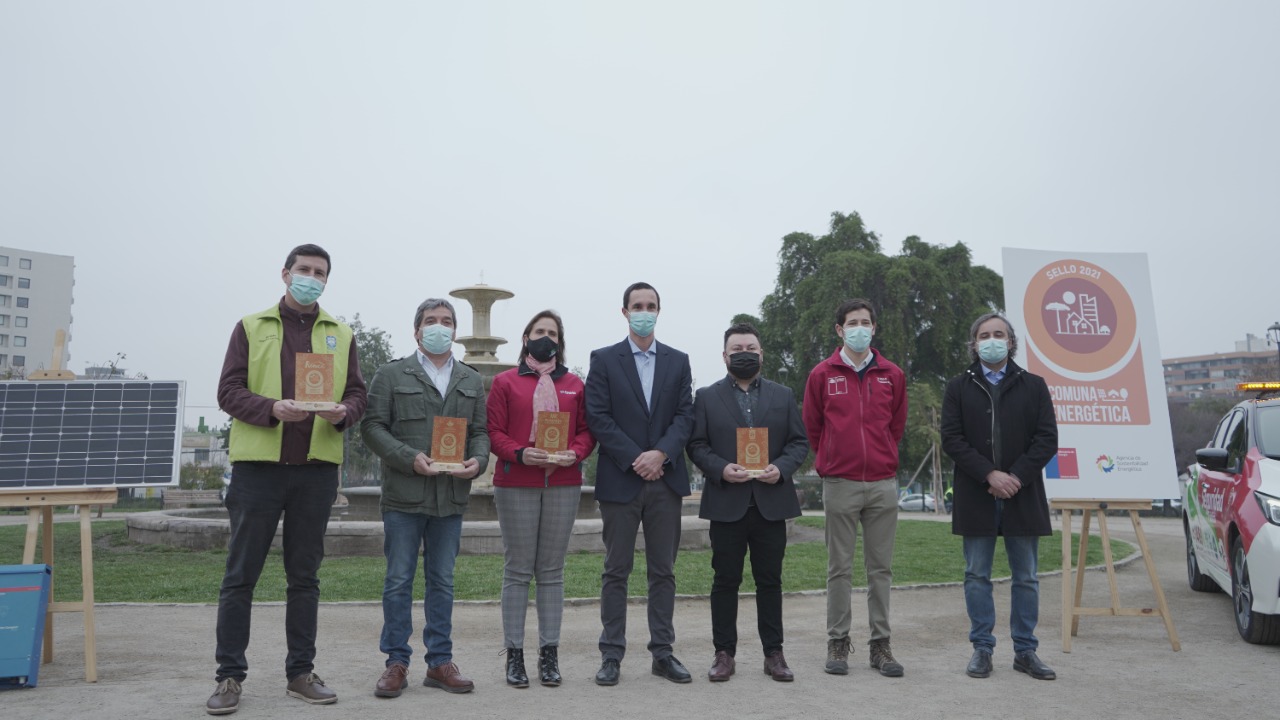  Ministro Jobet entrega Sello Comuna Energética a municipios 