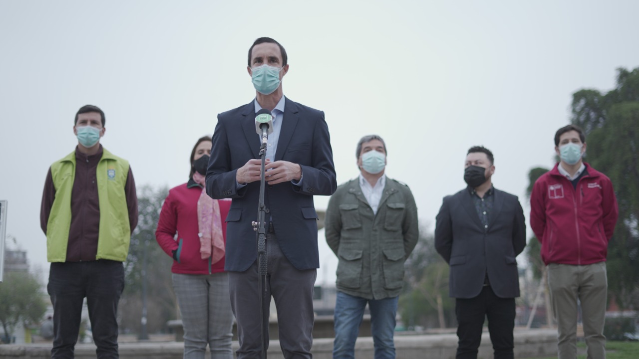  Ministro Jobet entrega Sello Comuna Energética a municipios 