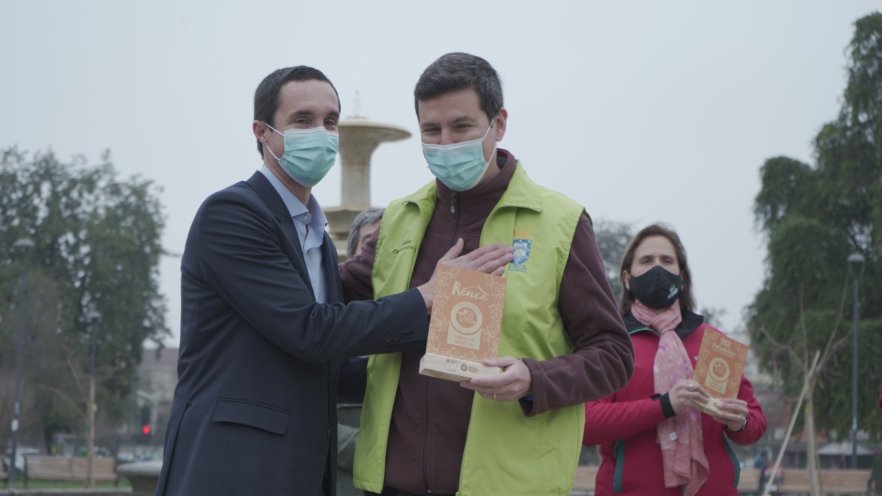  Ministro Jobet entrega Sello Comuna Energética a municipios 