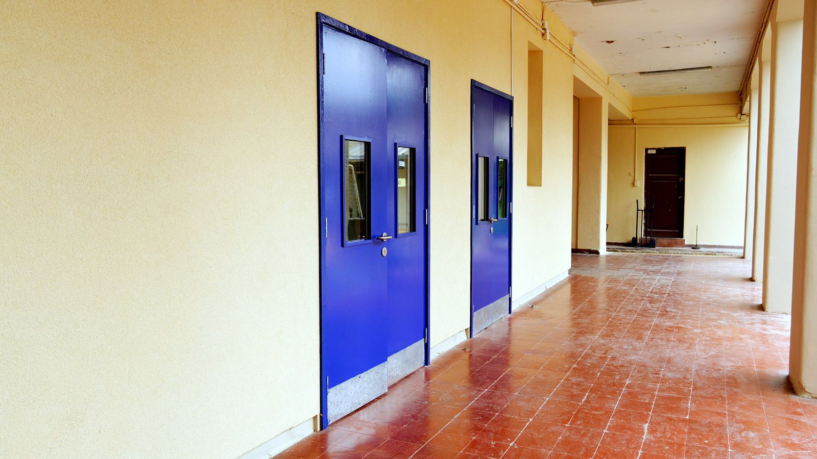 Ministerio de Energía y Alcaldía de Santiago visitaron las mejoras energéticas en el Liceo José de San Martín 