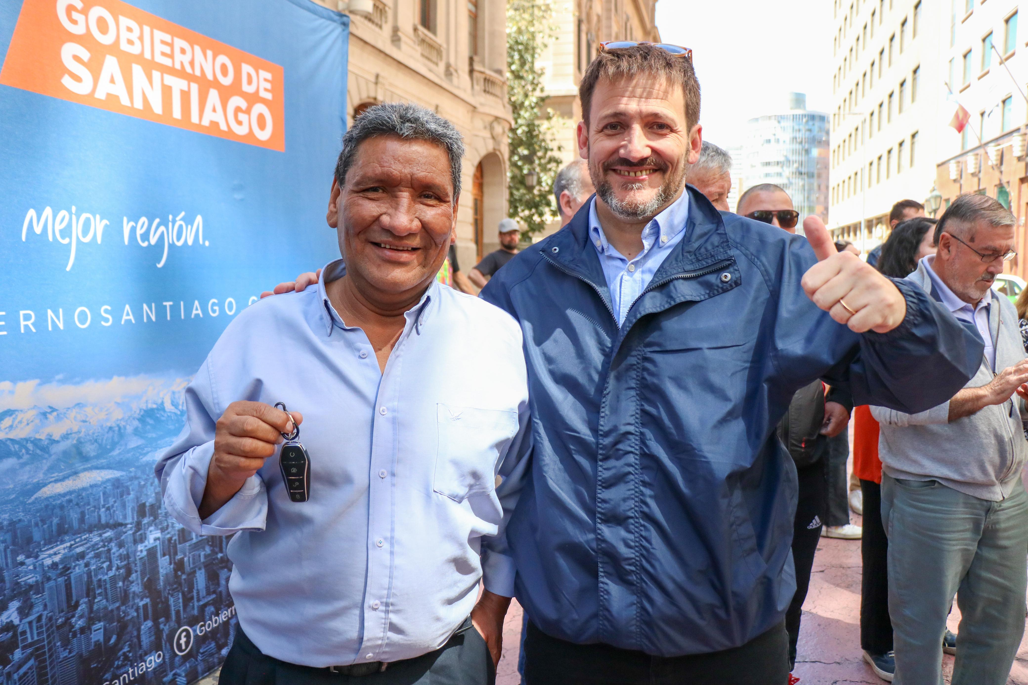 Autoridades entregan de 20 colectivos eléctricos del programa “Mi Taxi Eléctrico” para la RM 