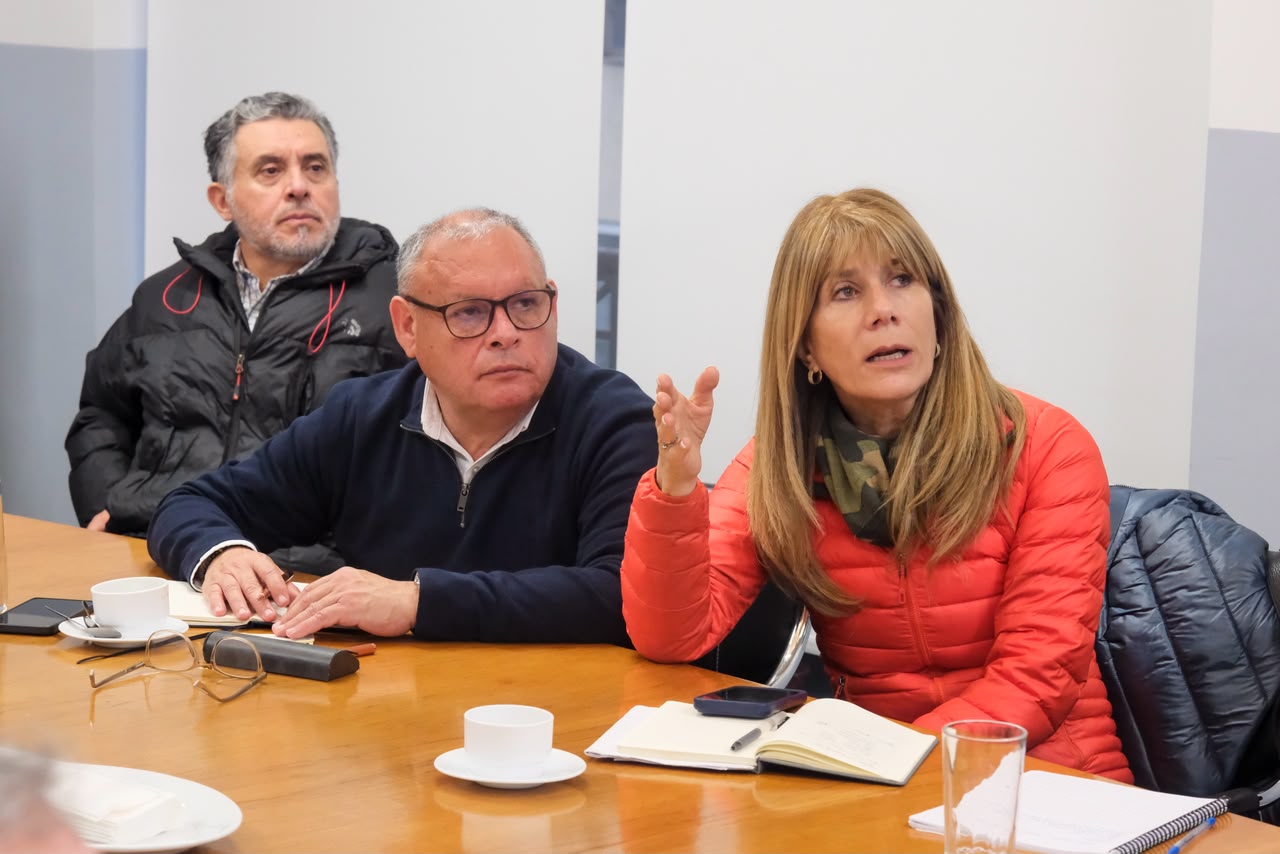 Autoridades y empresas eléctricas refuerzan coordinación ante sistema frontal para resguardar el suministro en la Región de Valparaíso Autoridades y empresas eléctricas refuerzan coordinación ante sistema frontal para resguardar el suministro en la Región de Valparaíso