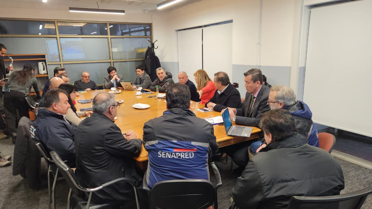 Autoridades y empresas eléctricas refuerzan coordinación ante sistema frontal para resguardar el suministro en la Región de Valparaíso Autoridades y empresas eléctricas refuerzan coordinación ante sistema frontal para resguardar el suministro en la Región de Valparaíso