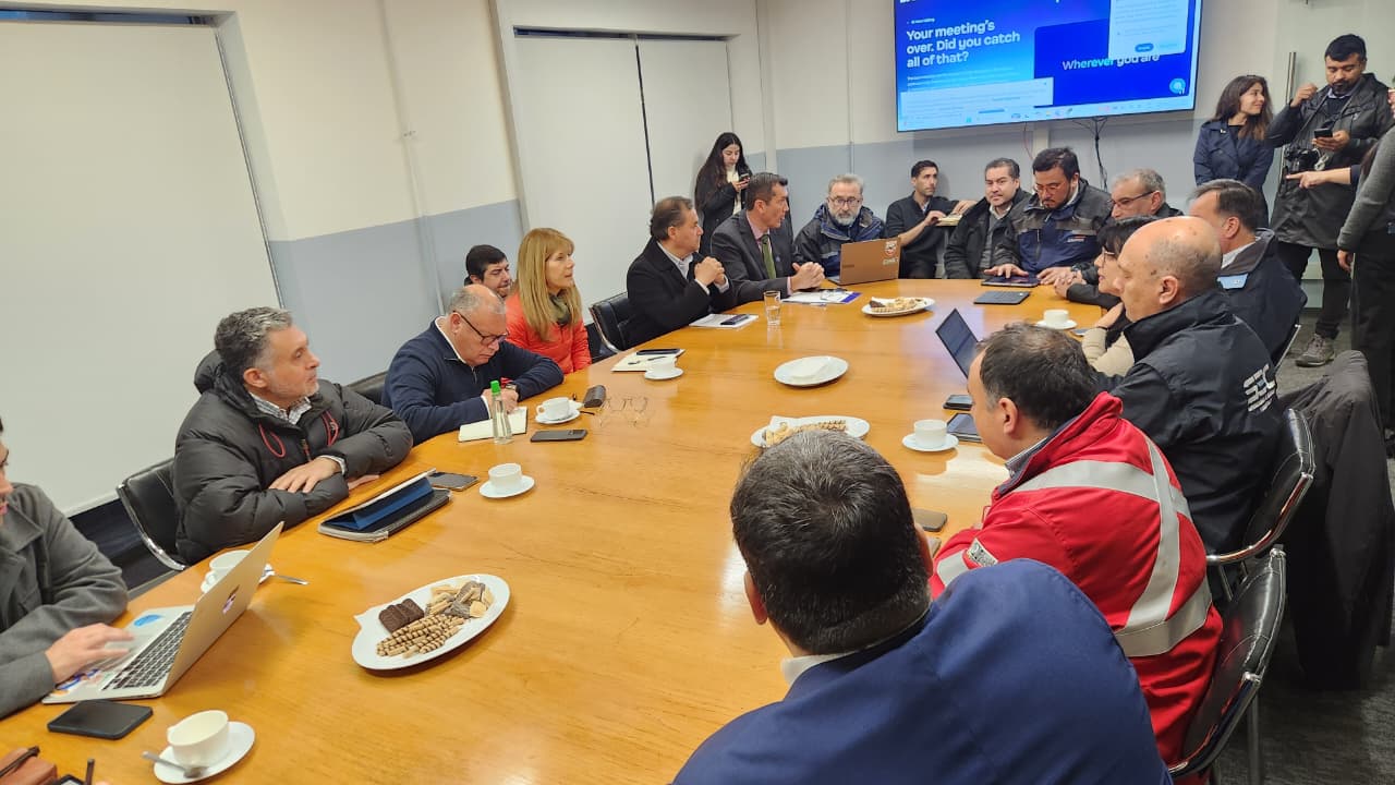Autoridades y empresas eléctricas refuerzan coordinación ante sistema frontal para resguardar el suministro en la Región de Valparaíso Autoridades y empresas eléctricas refuerzan coordinación ante sistema frontal para resguardar el suministro en la Región de Valparaíso