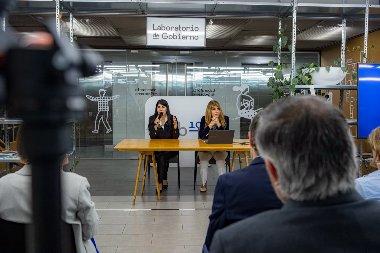 Ministras Rincón y Lincolao realizan primer encuentro público-privado para impulsar el desarrollo de Data Centers Ministras Rincón y Lincolao realizan primer encuentro público-privado para impulsar el desarrollo de Data Centers