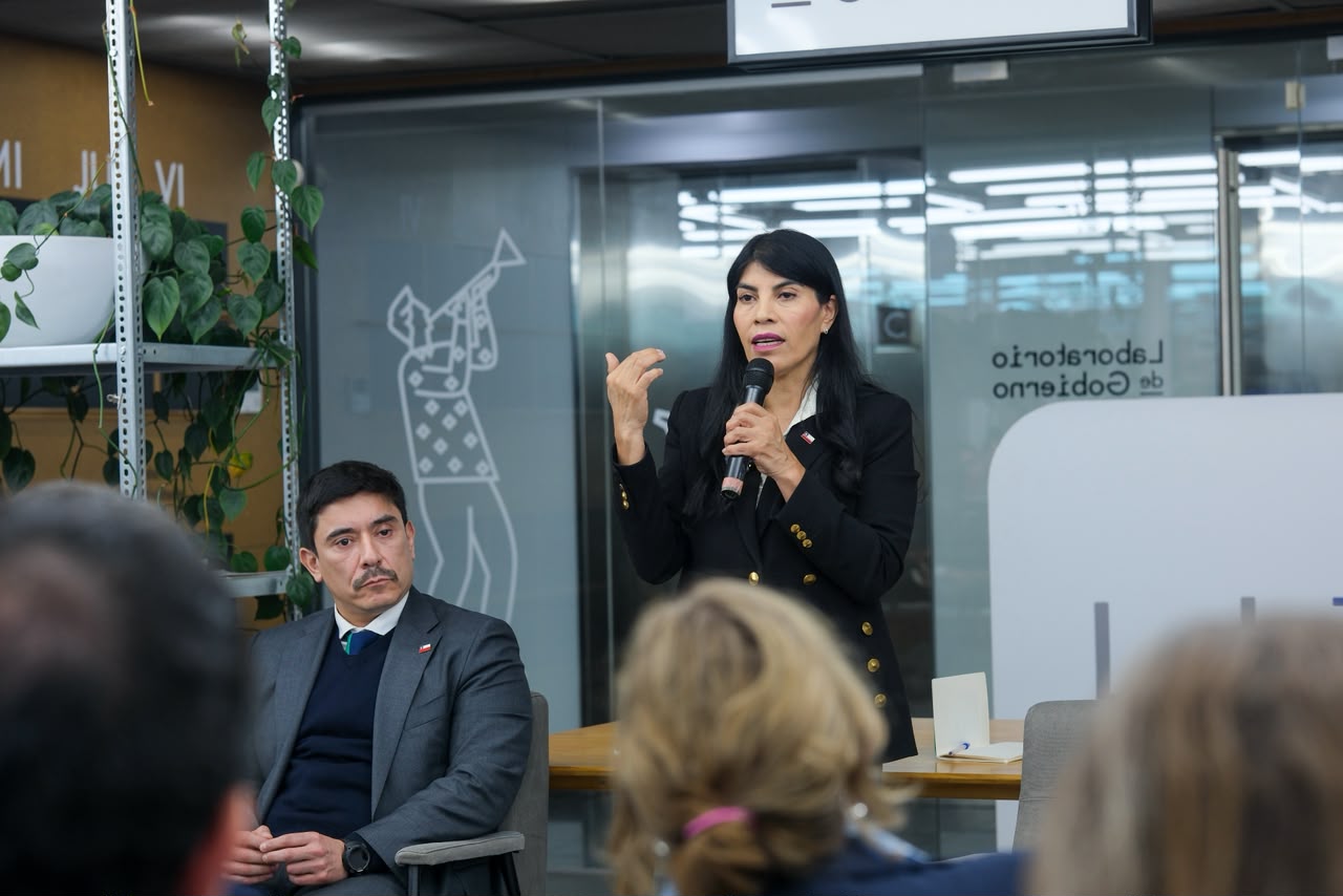 Ministras Rincón y Lincolao realizan primer encuentro público-privado para impulsar el desarrollo de Data Centers Ministras Rincón y Lincolao realizan primer encuentro público-privado para impulsar el desarrollo de Data Centers