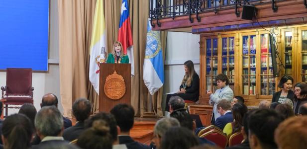 Ministra Rincón expuso agenda regulatoria en seminario sobre desafíos del sector energético
