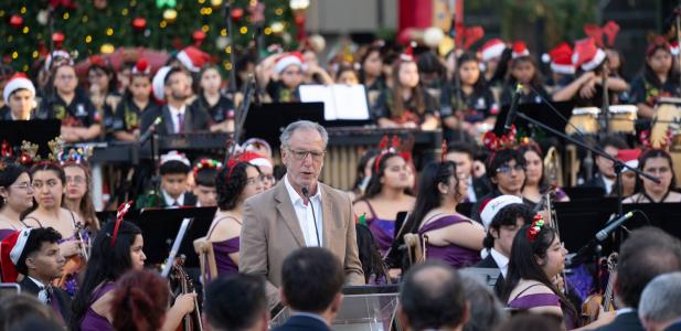 Biministro asiste a concierto de Navidad ofrecido por BancoEstado en la Plaza de la Constitución junto a orquesta y coro...