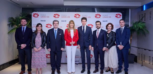 Ministra Rincón aterriza en España para promover a Chile como destino atractivo para la inversión extranjera