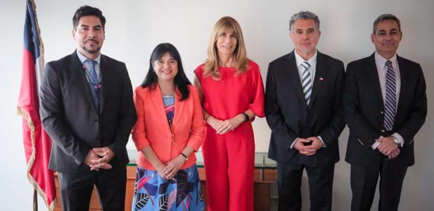 Ministra Rincón recibe saludo protocolar de organismos relacionados